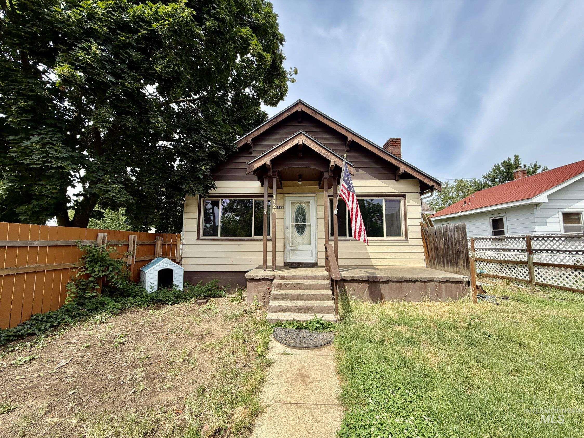 1122 11th St. Property Photo 1