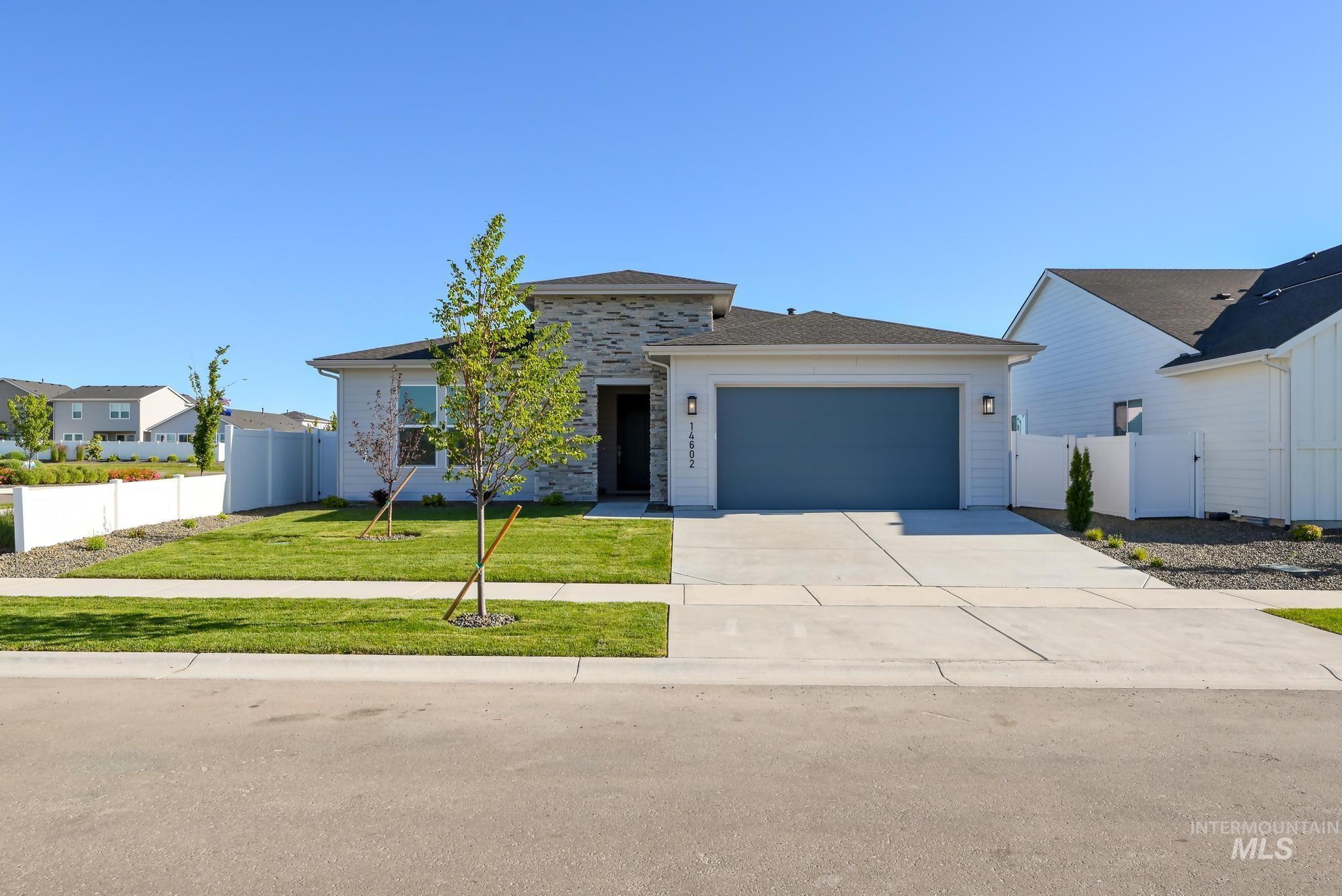 1946 W Arya St Property Photo 1