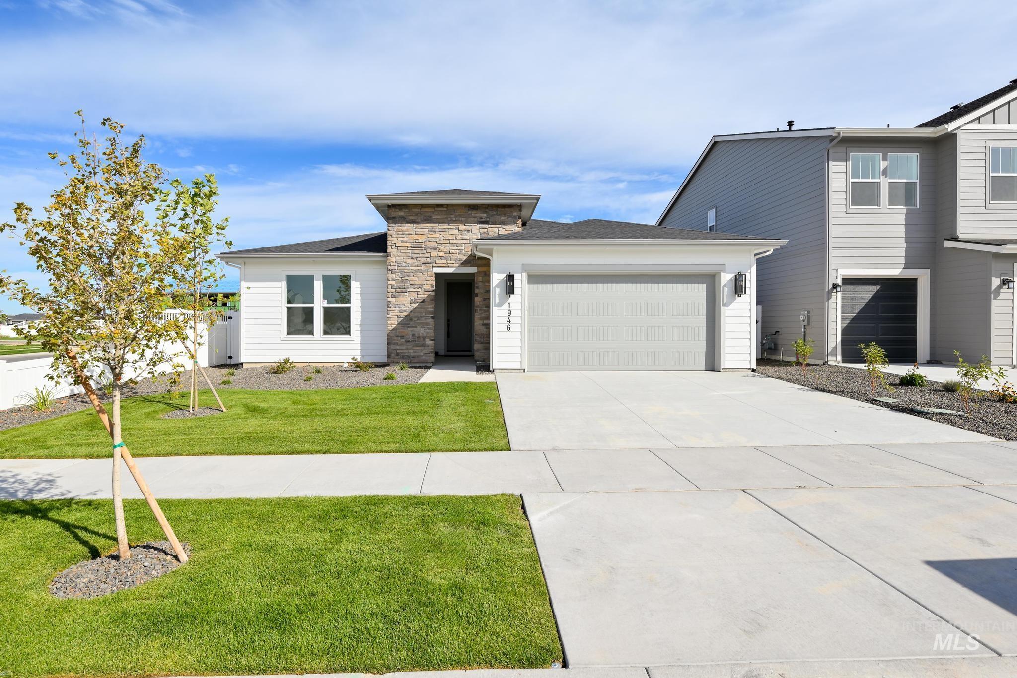 1946 W Arya St Property Photo 1