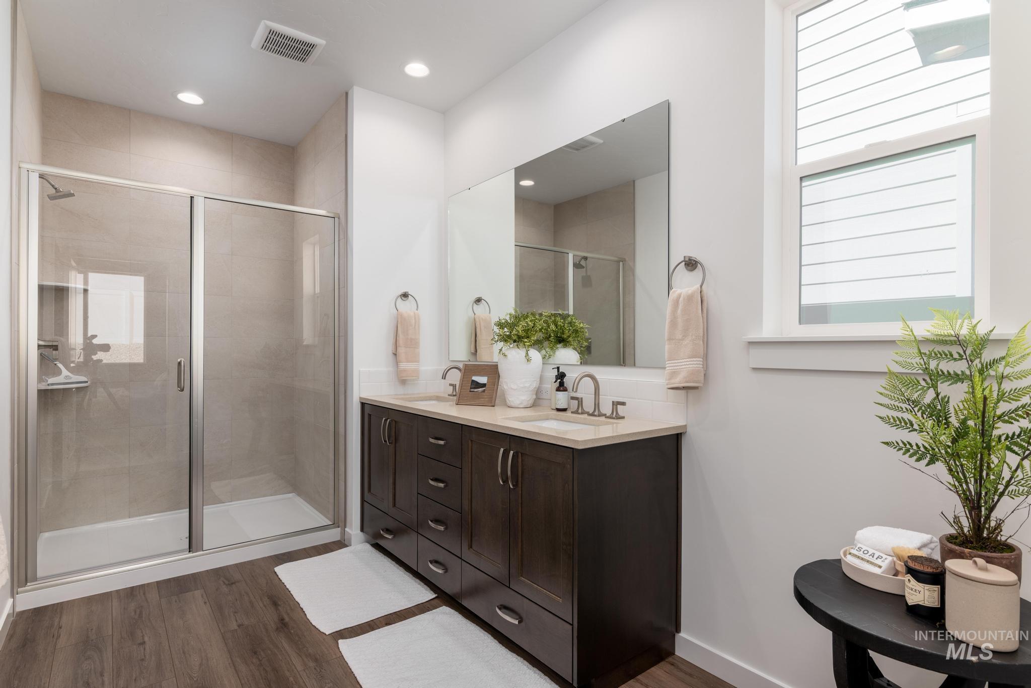 1946 W Arya St Property Photo 8