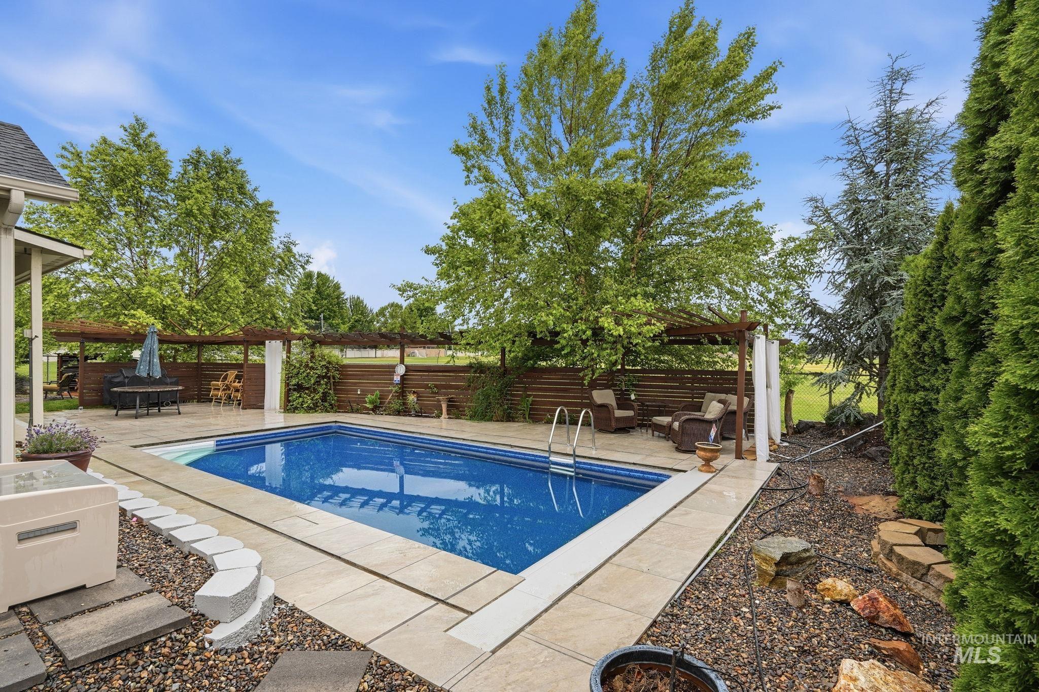 5120 N Diamond Creek Ave Property Photo 2