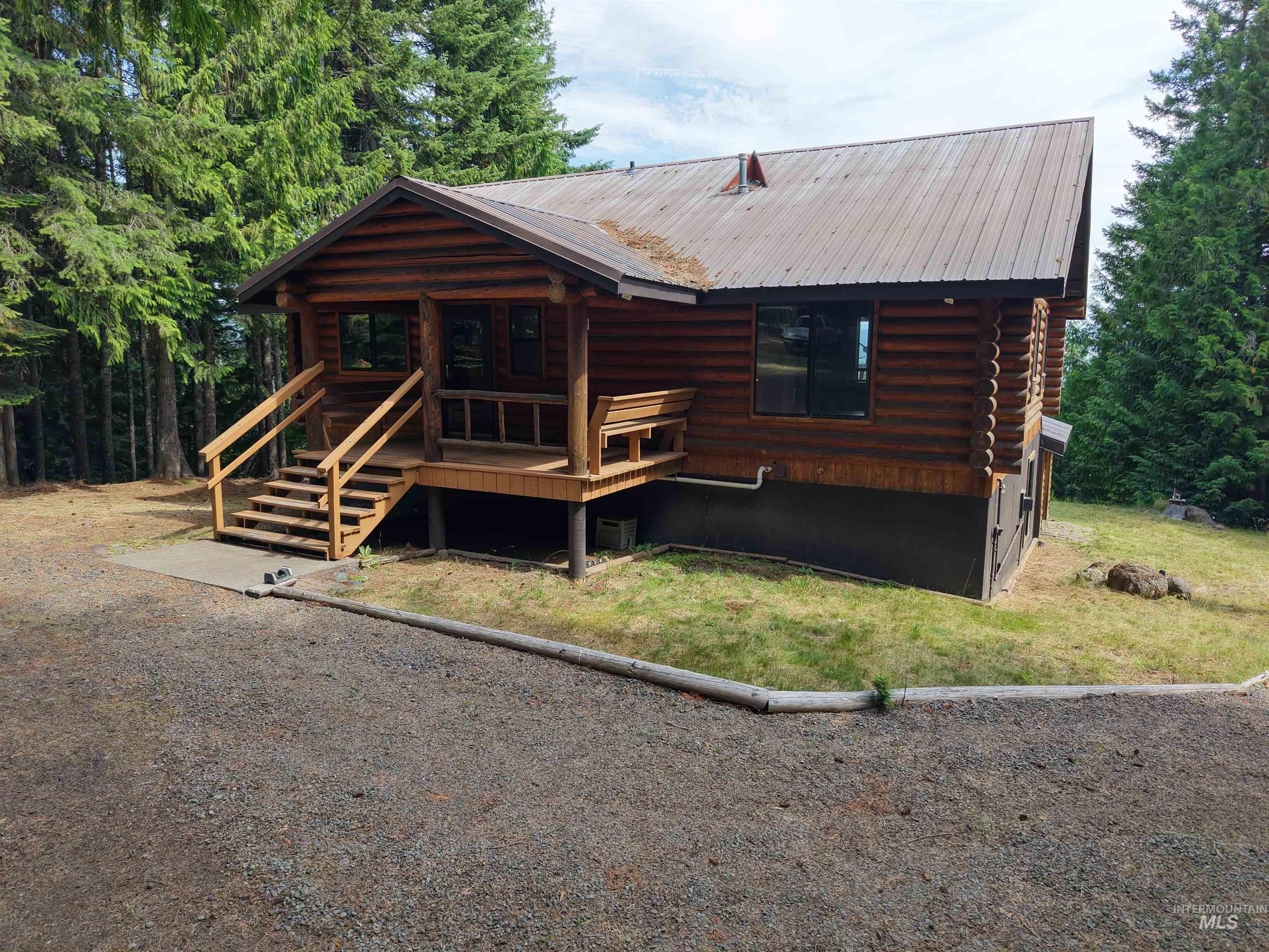 6125 Freeman Creek Rd Property Photo 1
