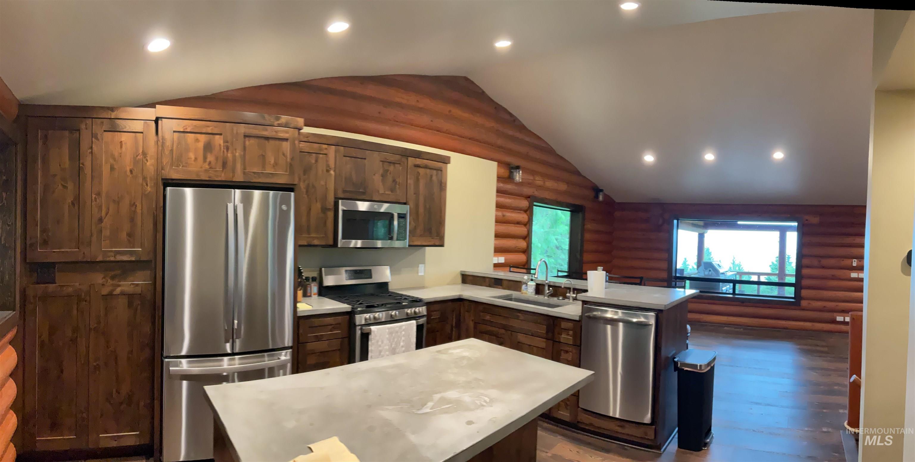 6125 Freeman Creek Rd Property Photo 11