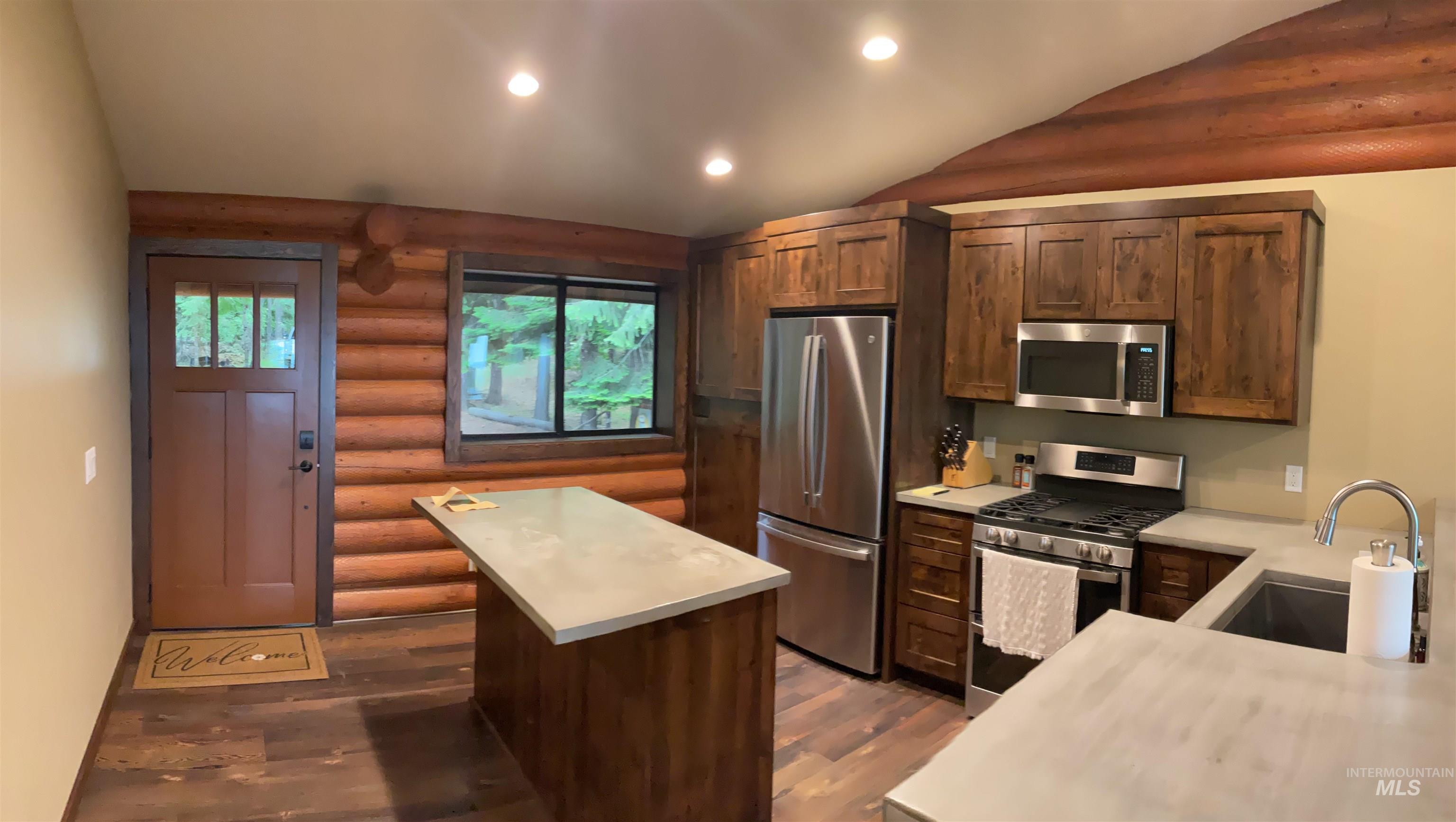 6125 Freeman Creek Rd Property Photo 12