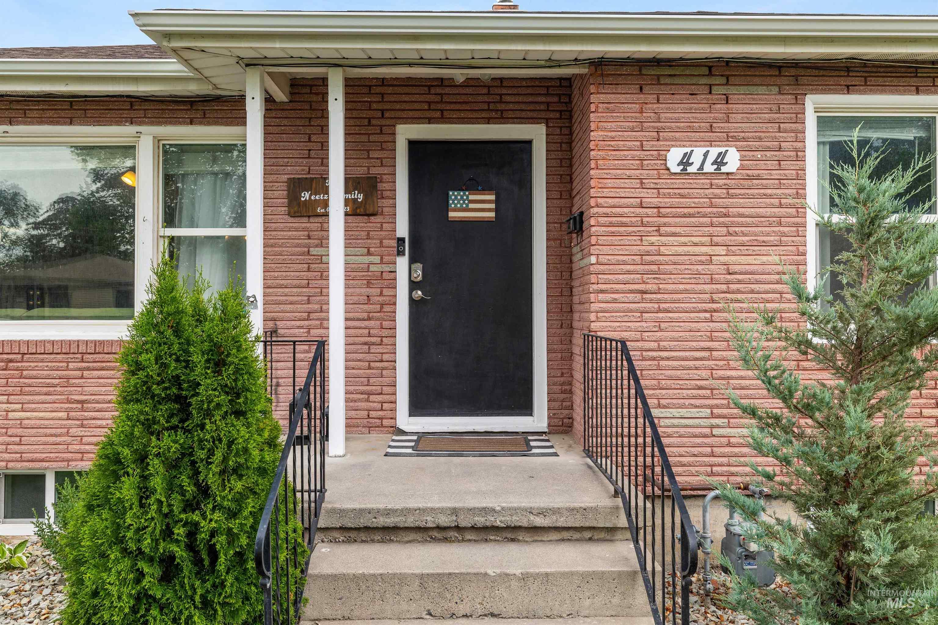 414 Bracken St N Property Photo 2