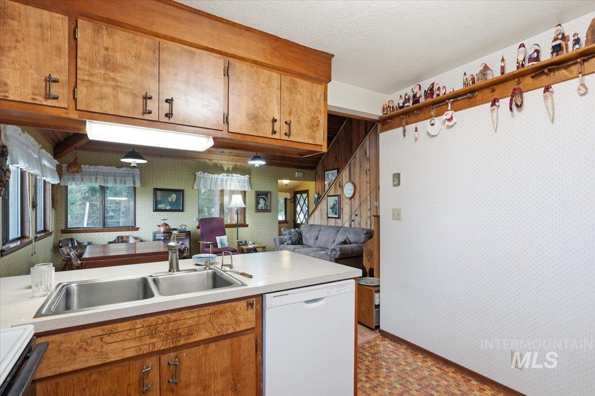 227 Manard Ave Property Photo 18