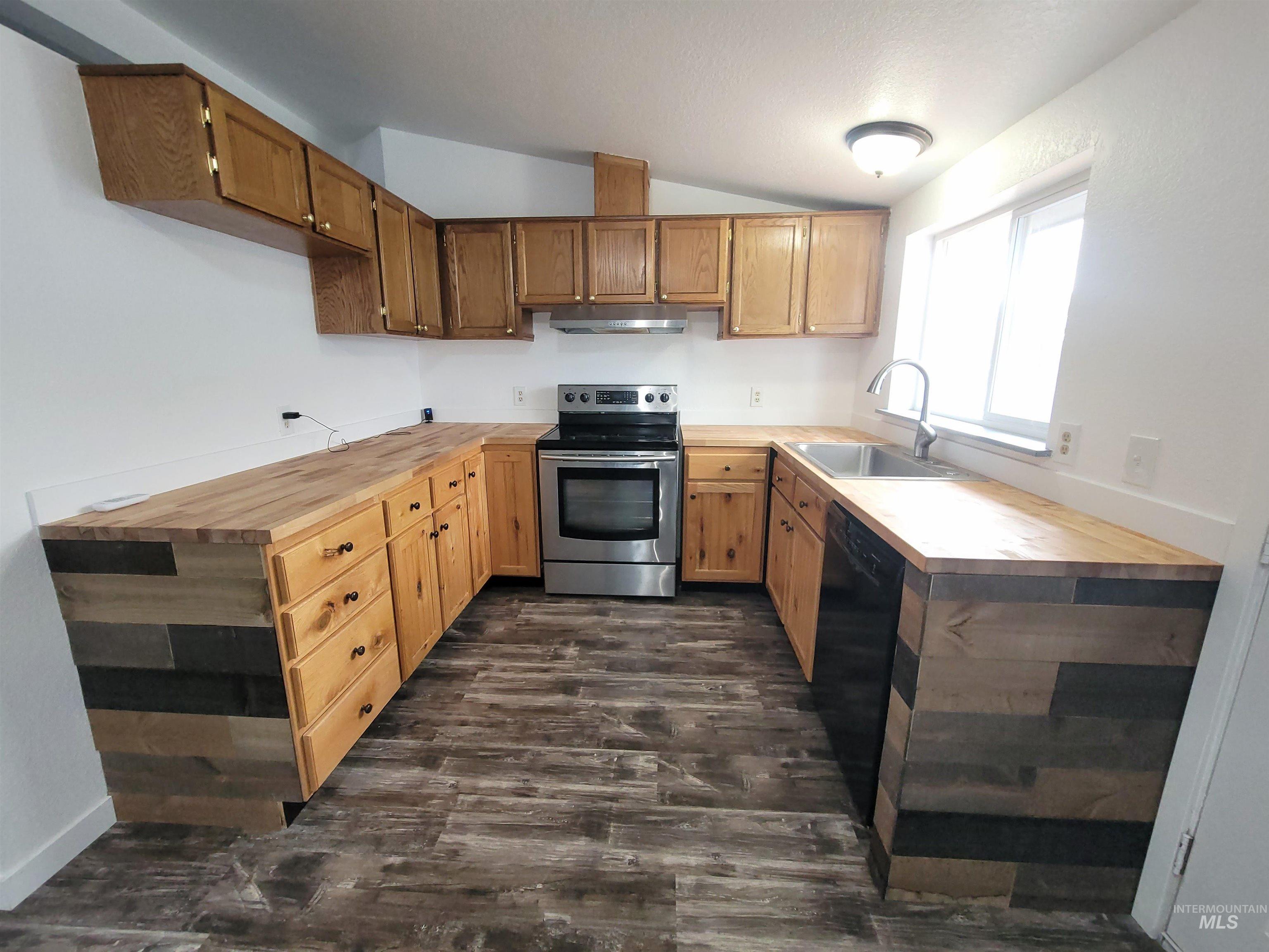 1380 Poplar St. Property Photo 1