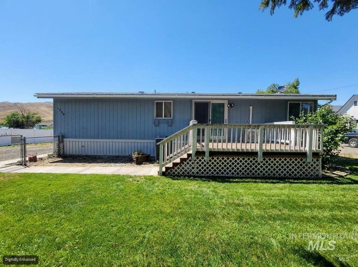 1380 Poplar St. Property Photo 2