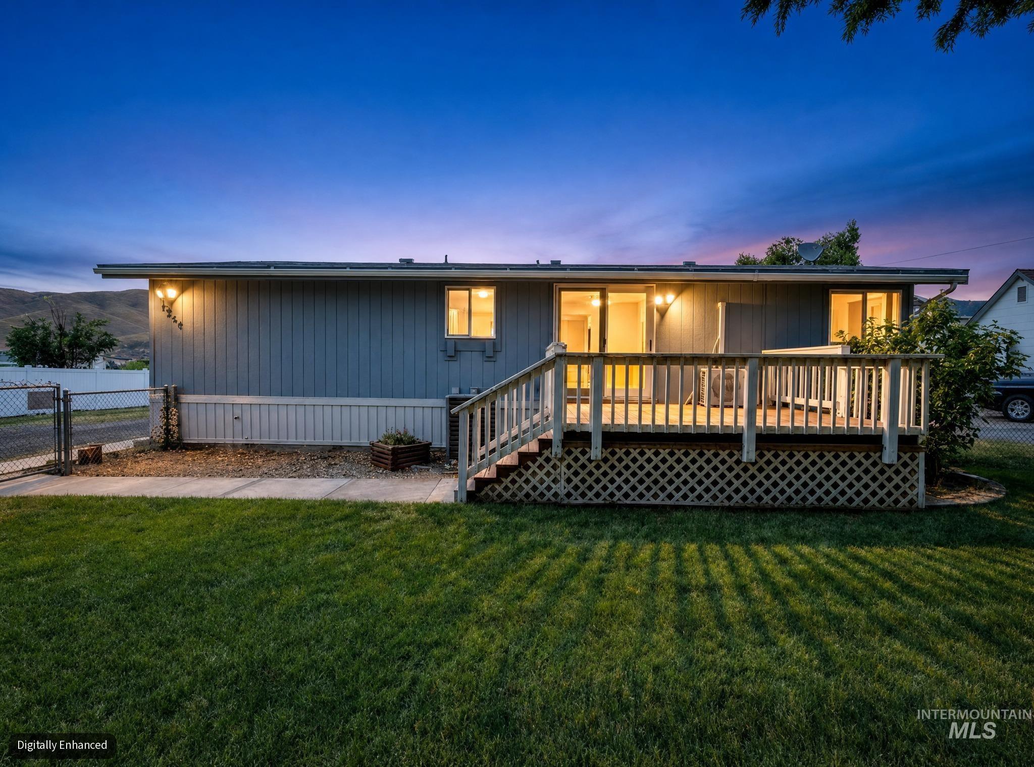1380 Poplar St. Property Photo 2