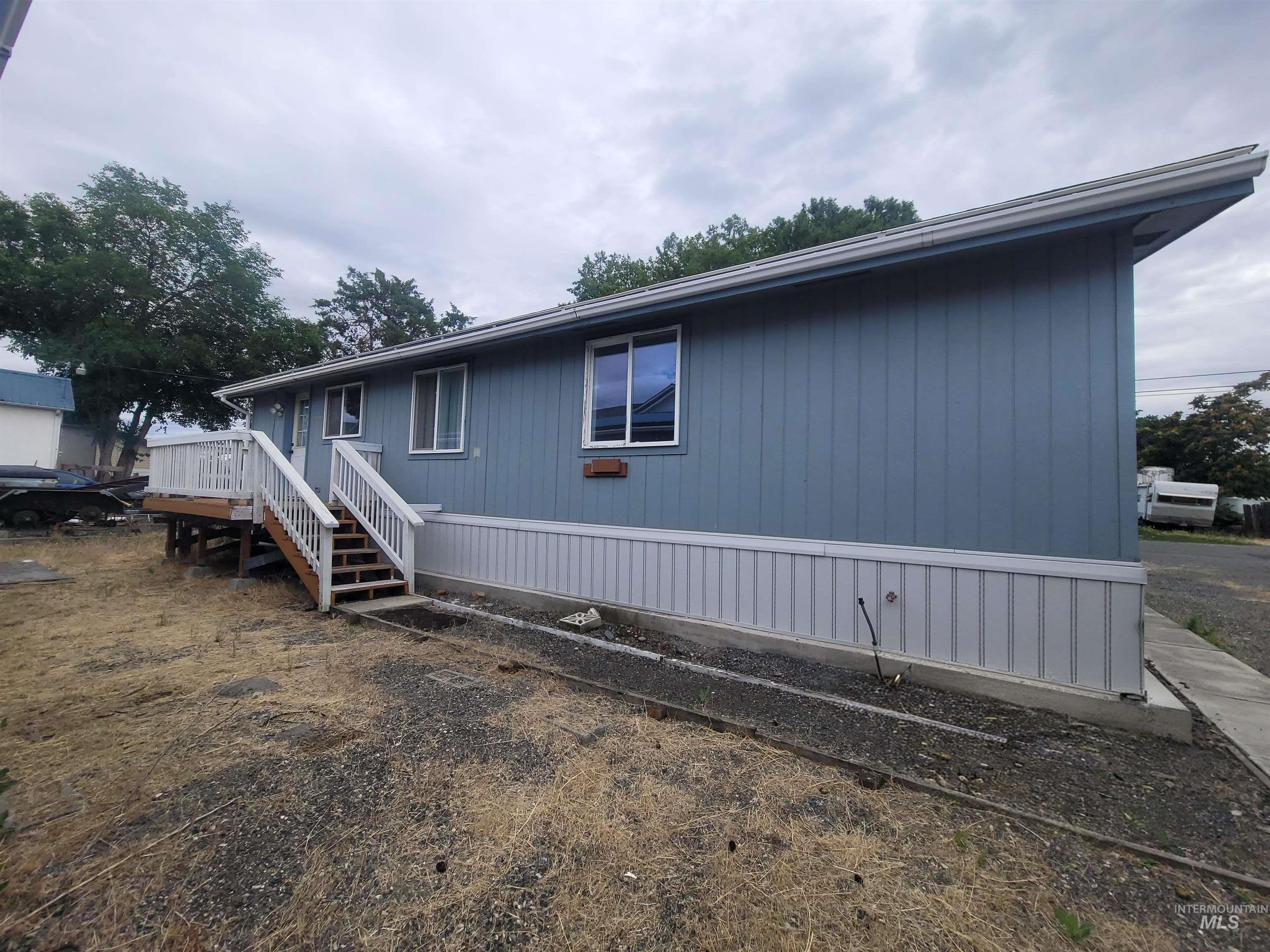1380 Poplar St. Property Photo 4