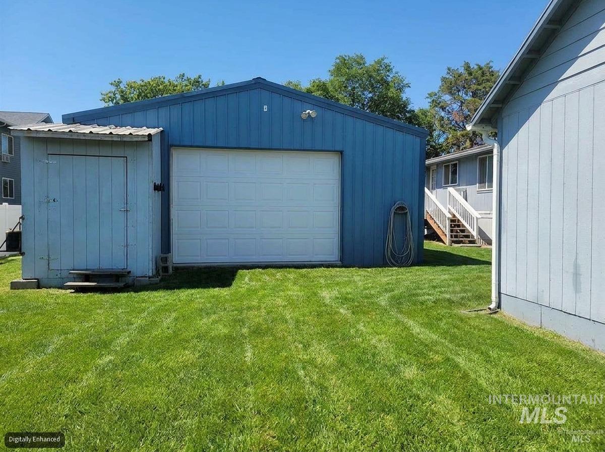 1380 Poplar St. Property Photo 4