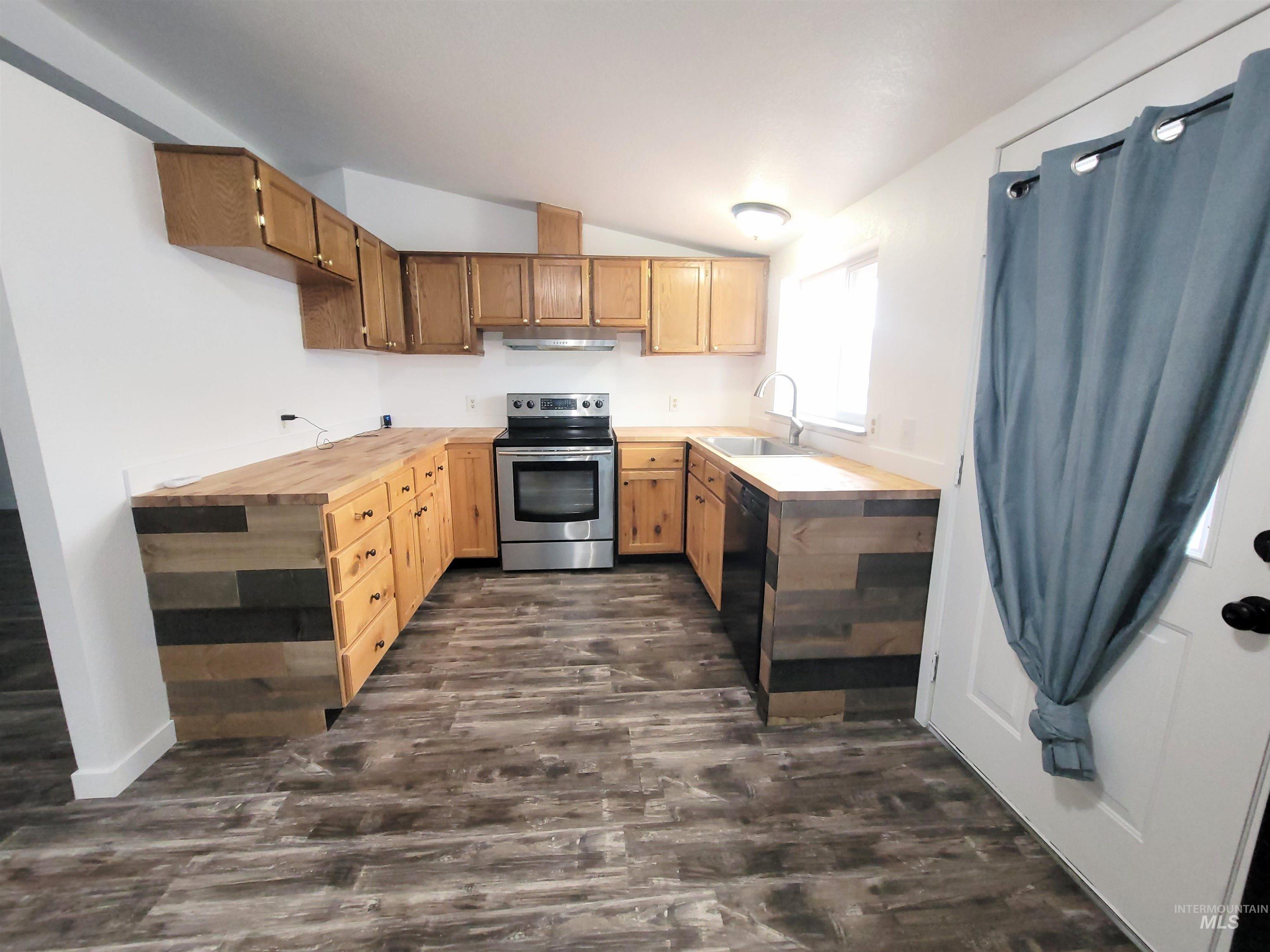 1380 Poplar St. Property Photo 6