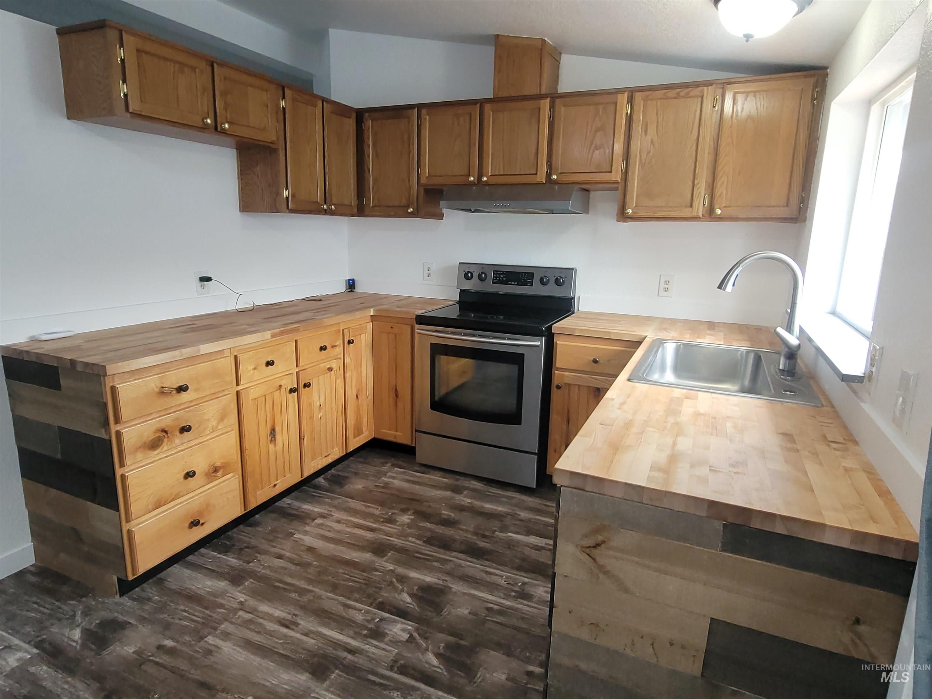 1380 Poplar St. Property Photo 8