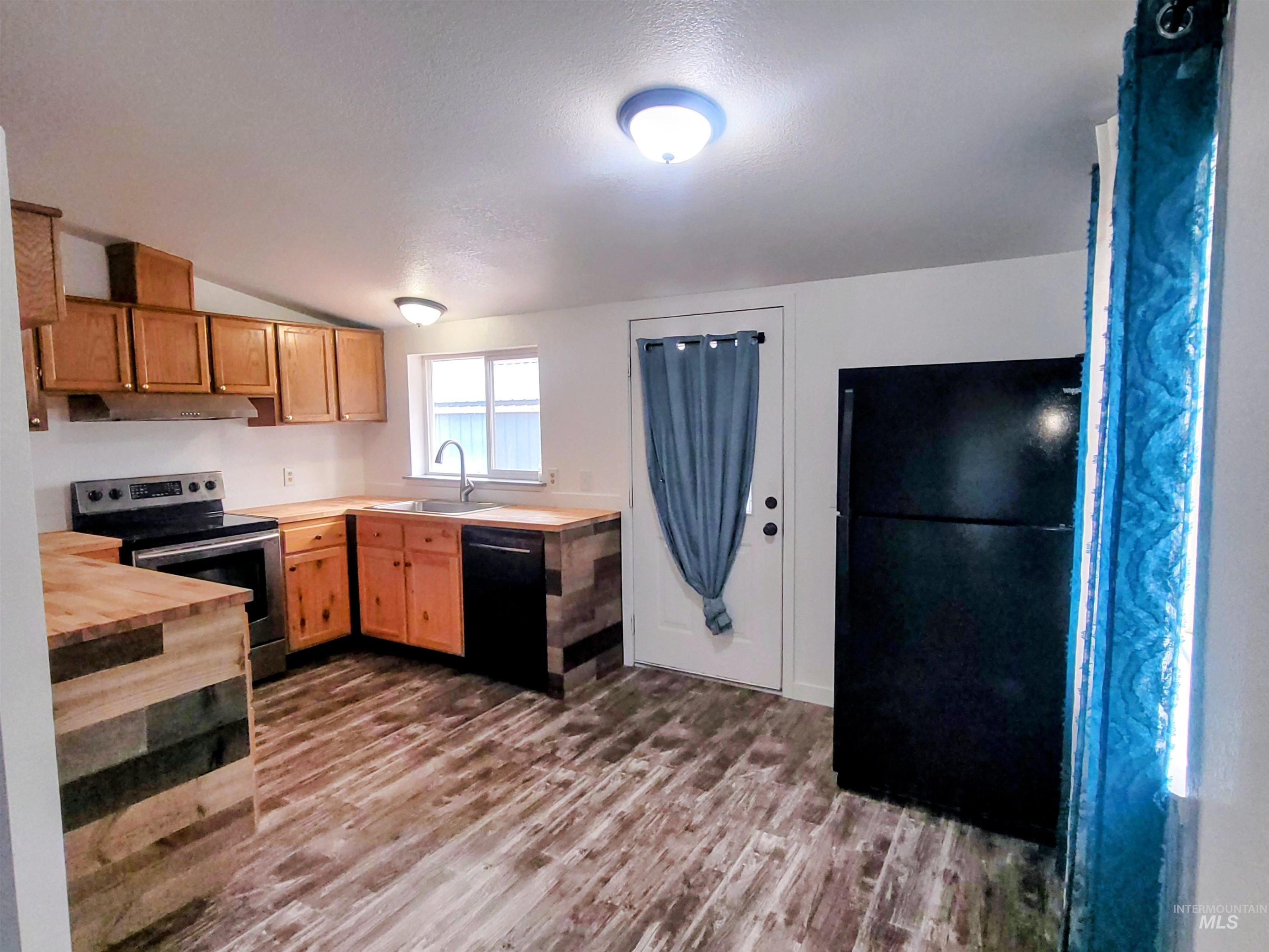 1380 Poplar St. Property Photo 9