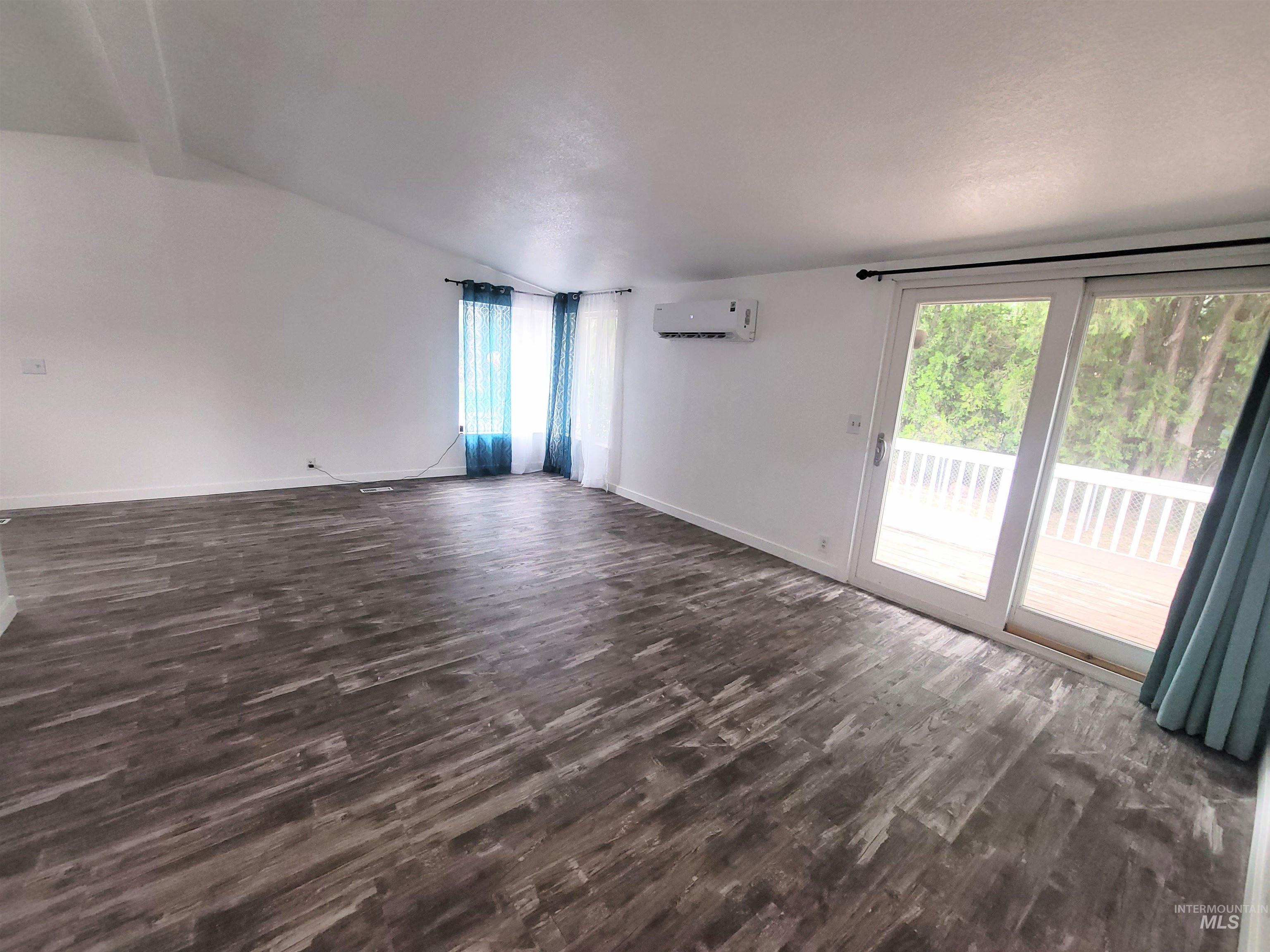 1380 Poplar St. Property Photo 10