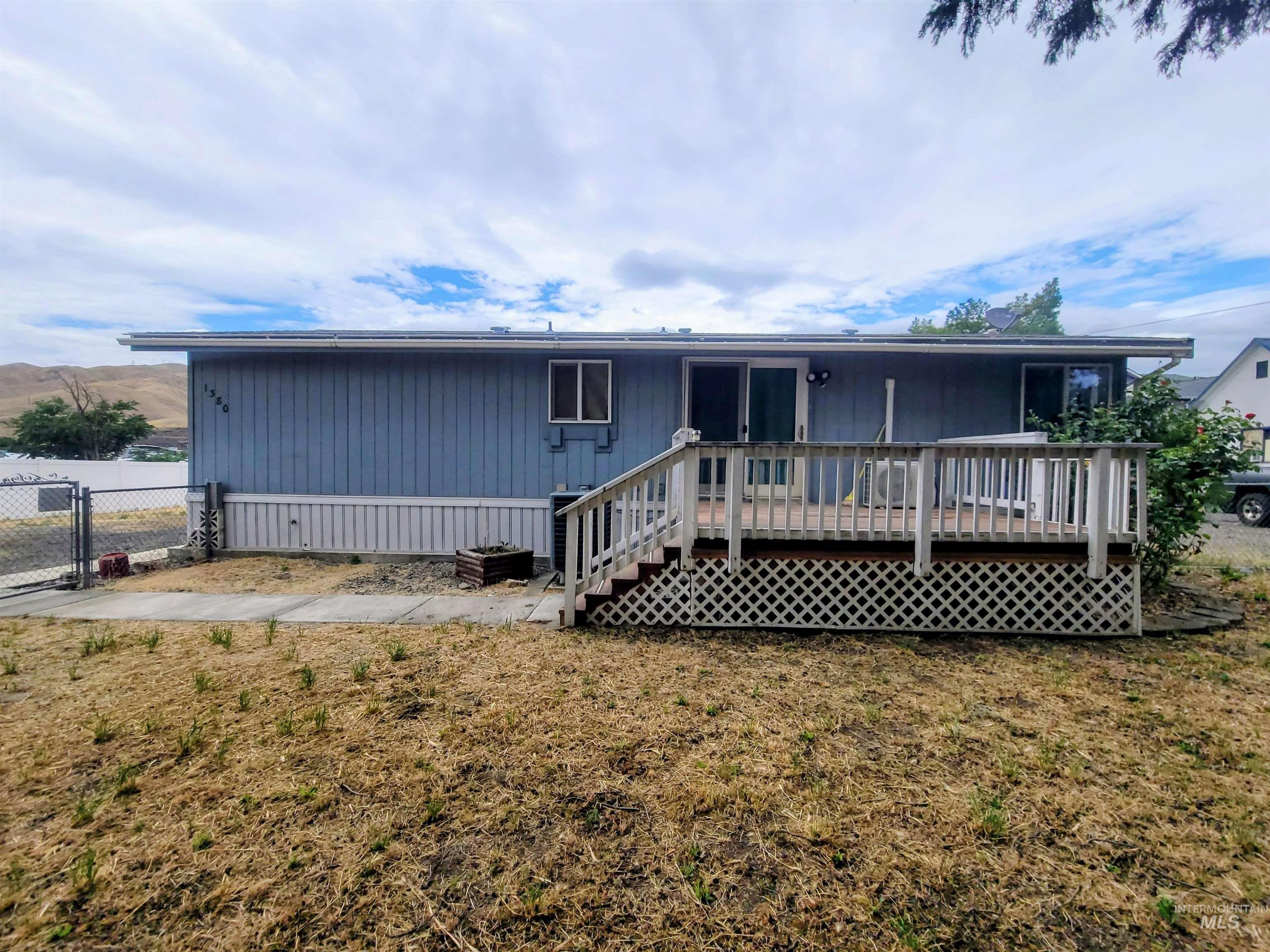 1380 Poplar St. Property Photo 12