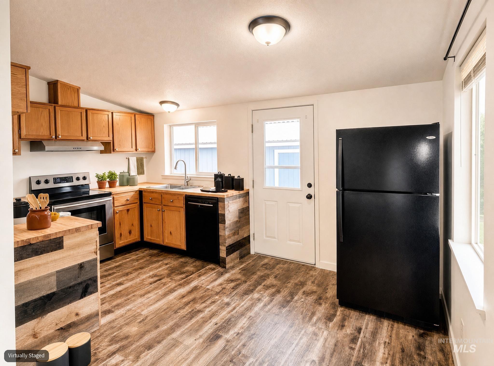 1380 Poplar St. Property Photo 12