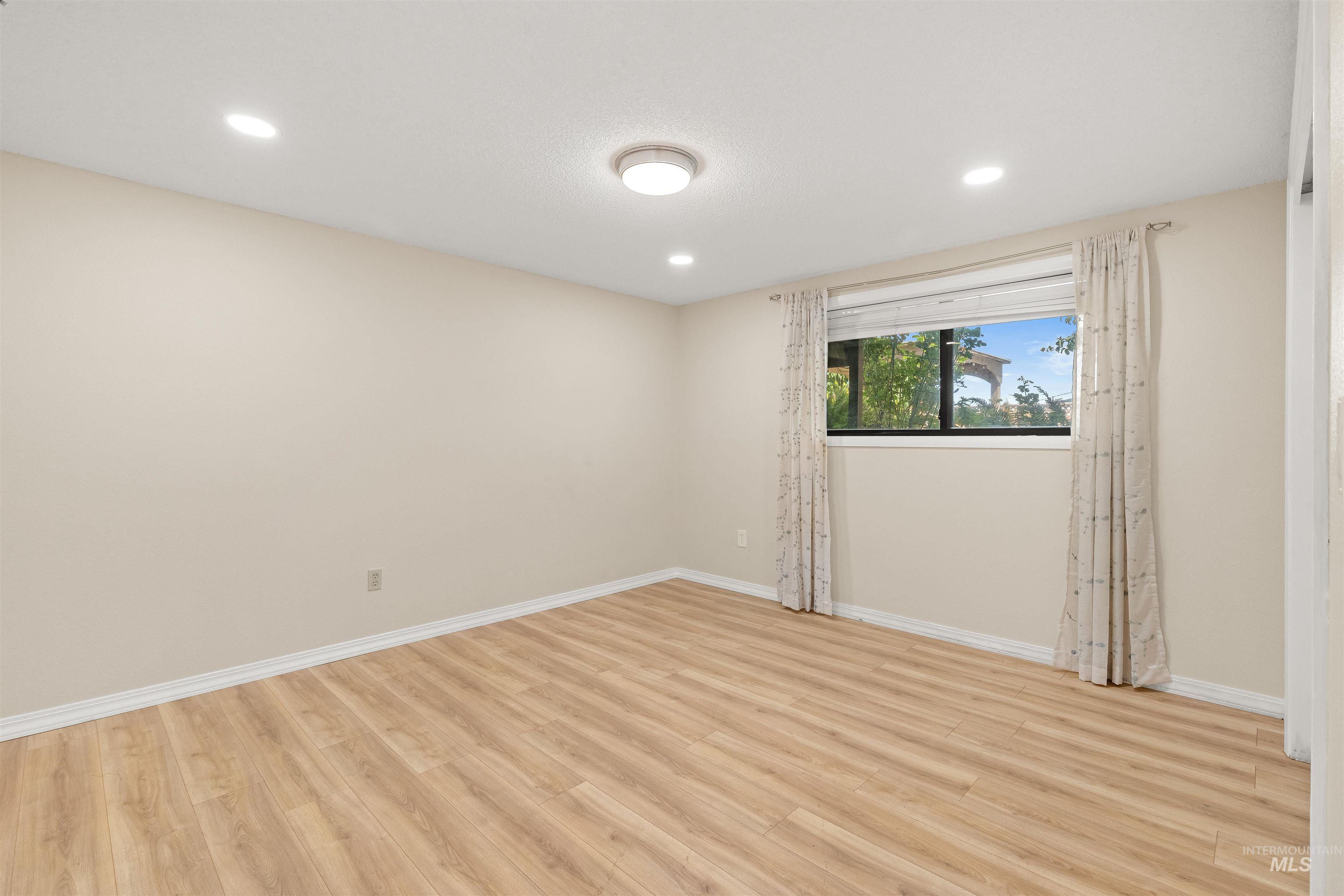 905 Stewart Ave Property Photo 19