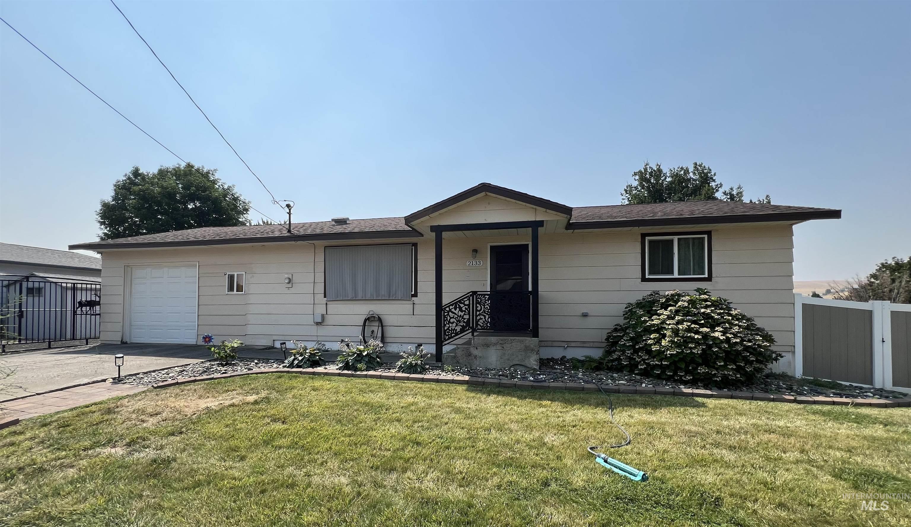 2133 10th Ave. Property Photo 1