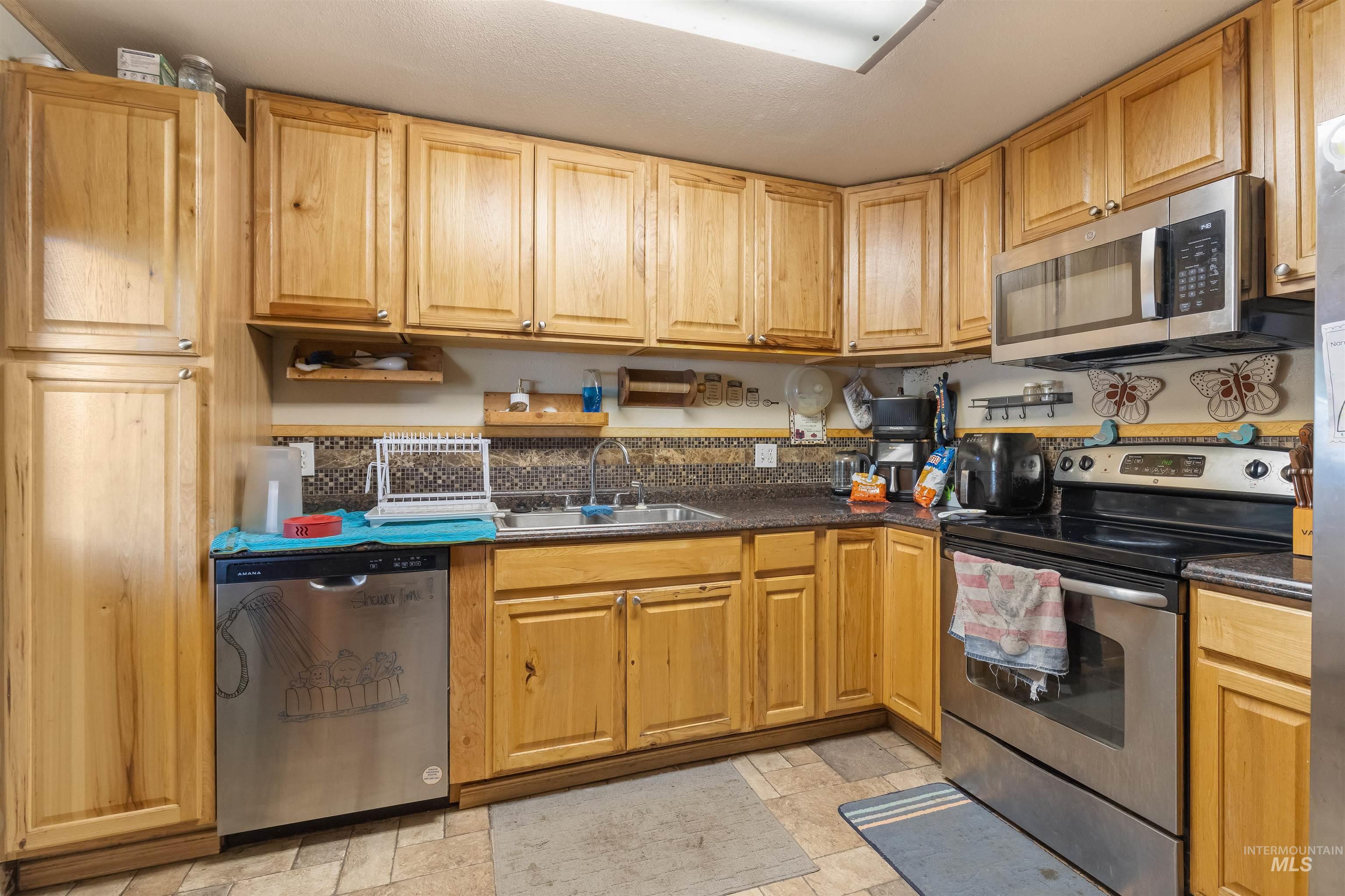 2460 State Street Property Photo 3