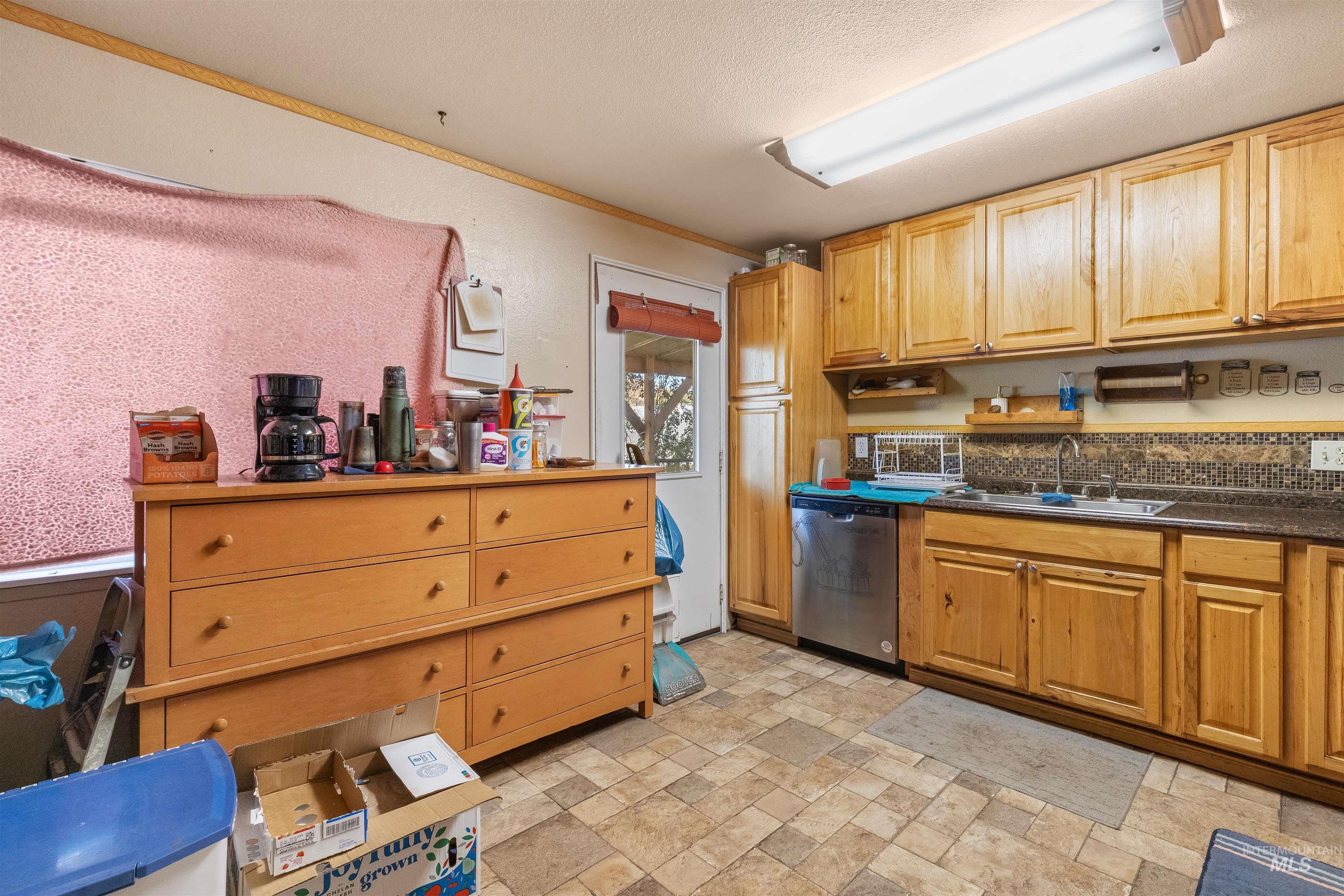 2460 State Street Property Photo 4