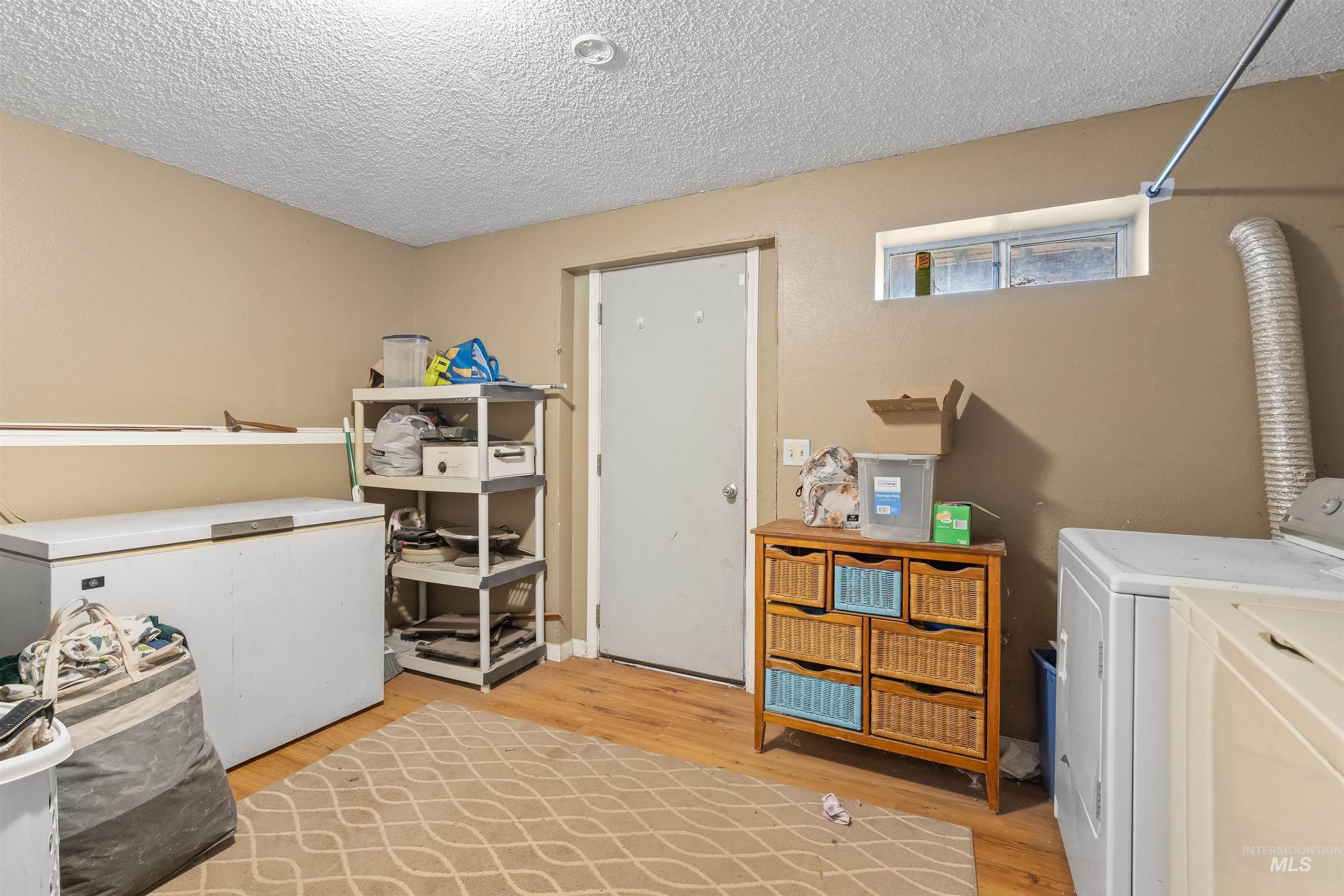 2460 State Street Property Photo 14