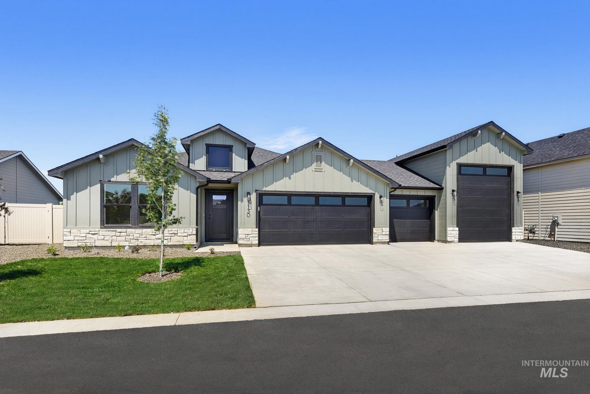 1130 Velvet Loop Property Photo 1