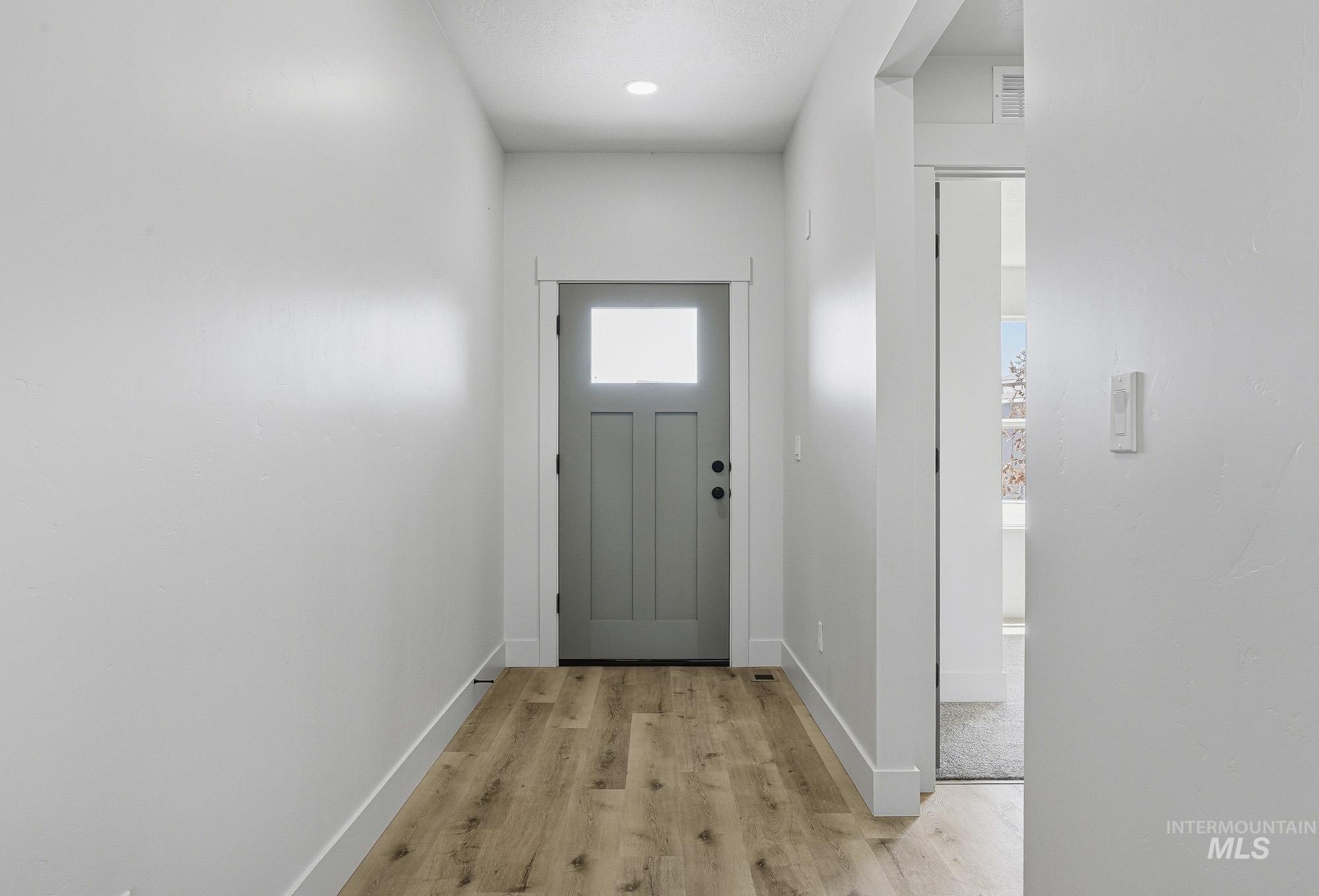 1130 Velvet Loop Property Photo 2