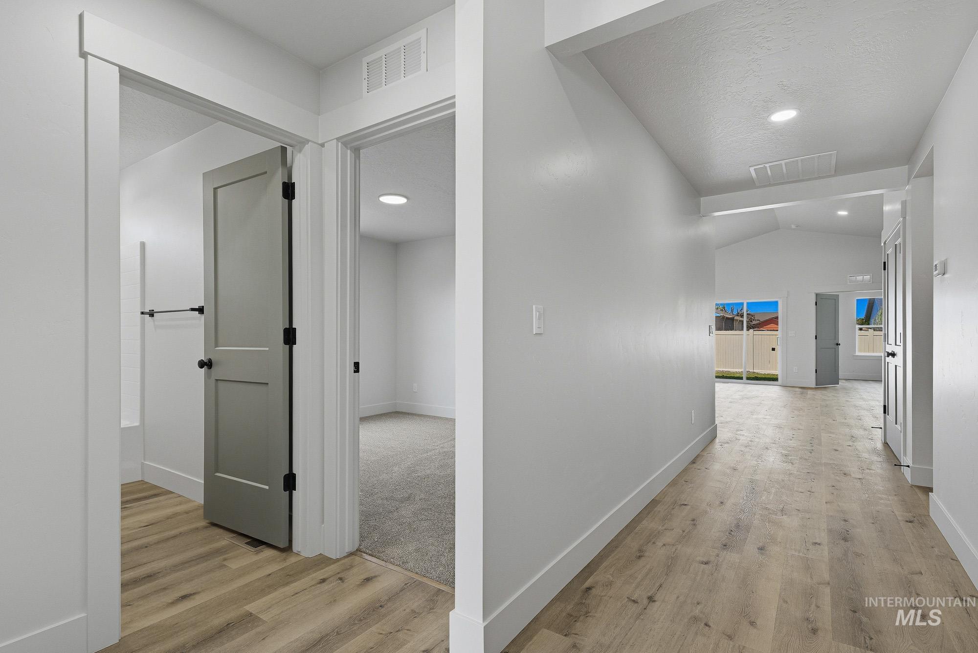 1130 Velvet Loop Property Photo 4