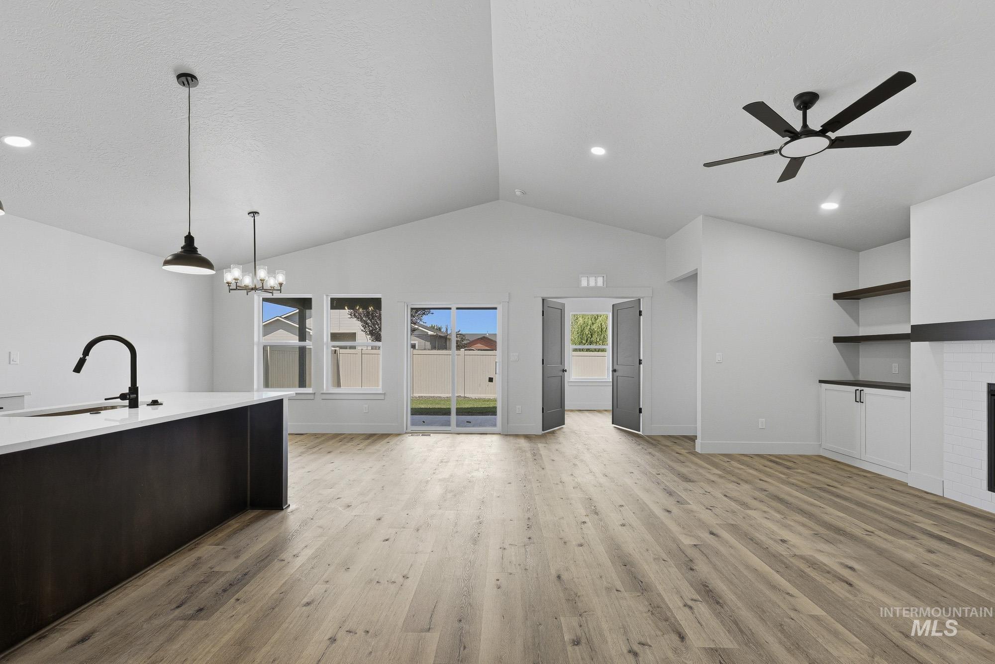 1130 Velvet Loop Property Photo 9
