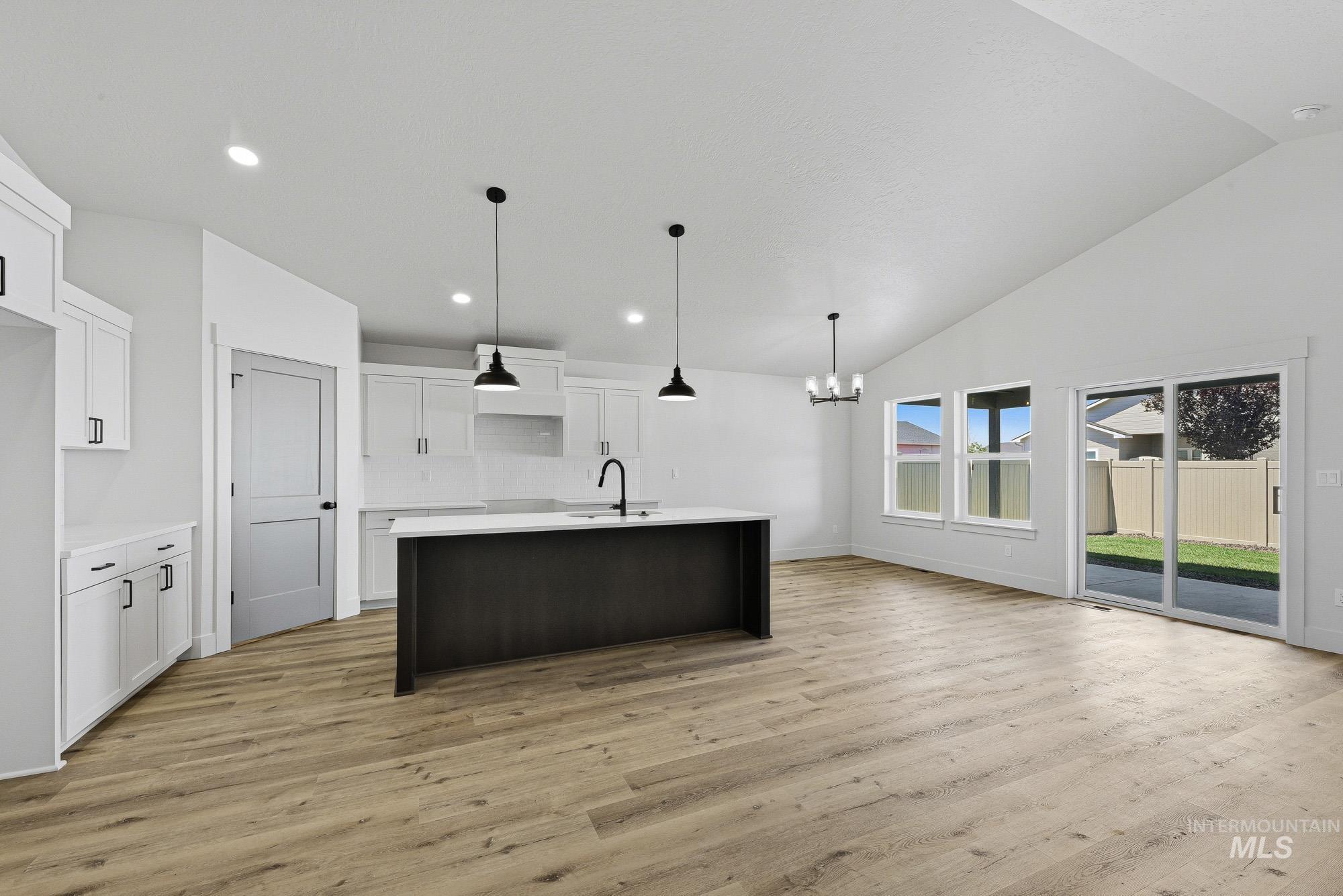 1130 Velvet Loop Property Photo 12