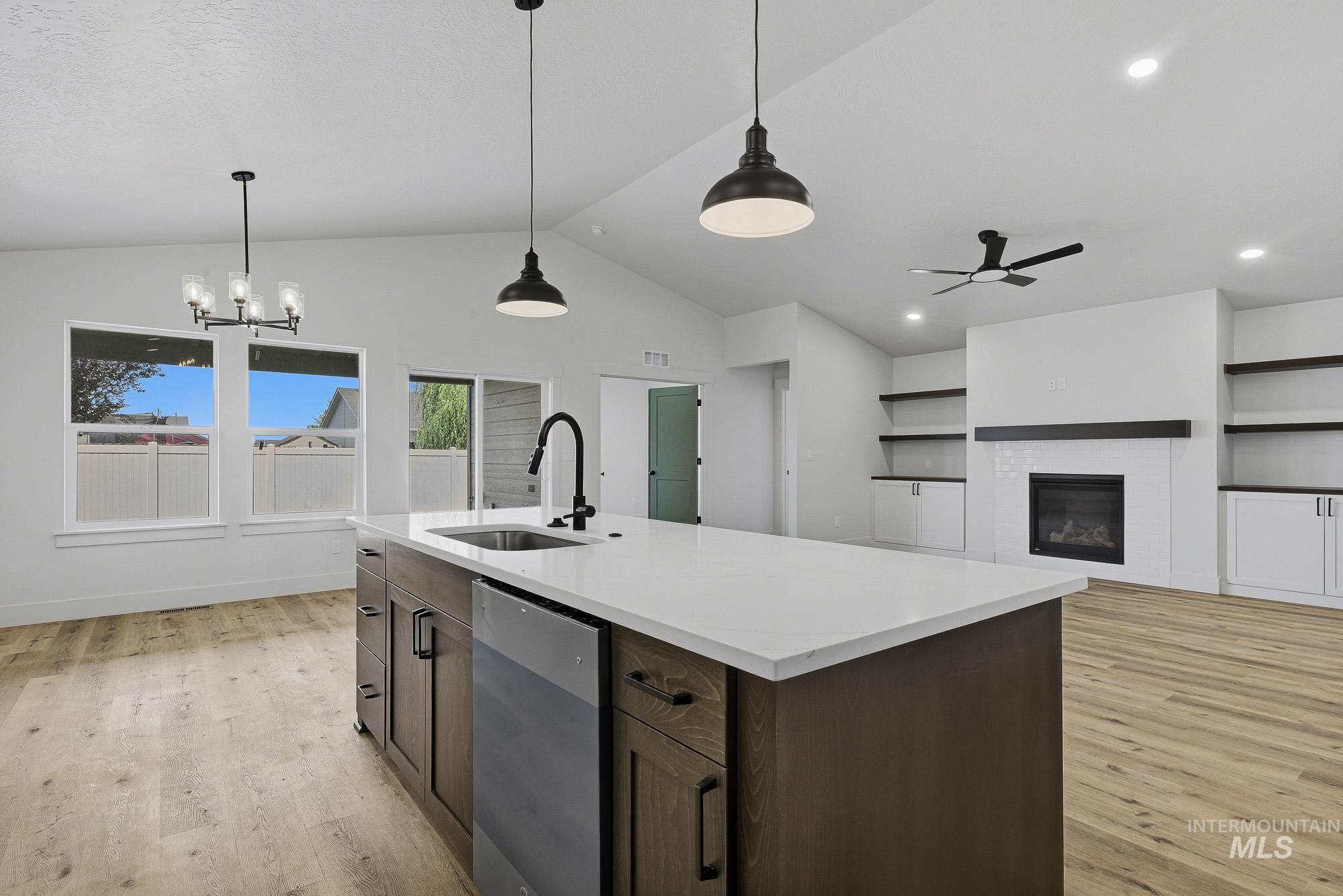 1130 Velvet Loop Property Photo 14