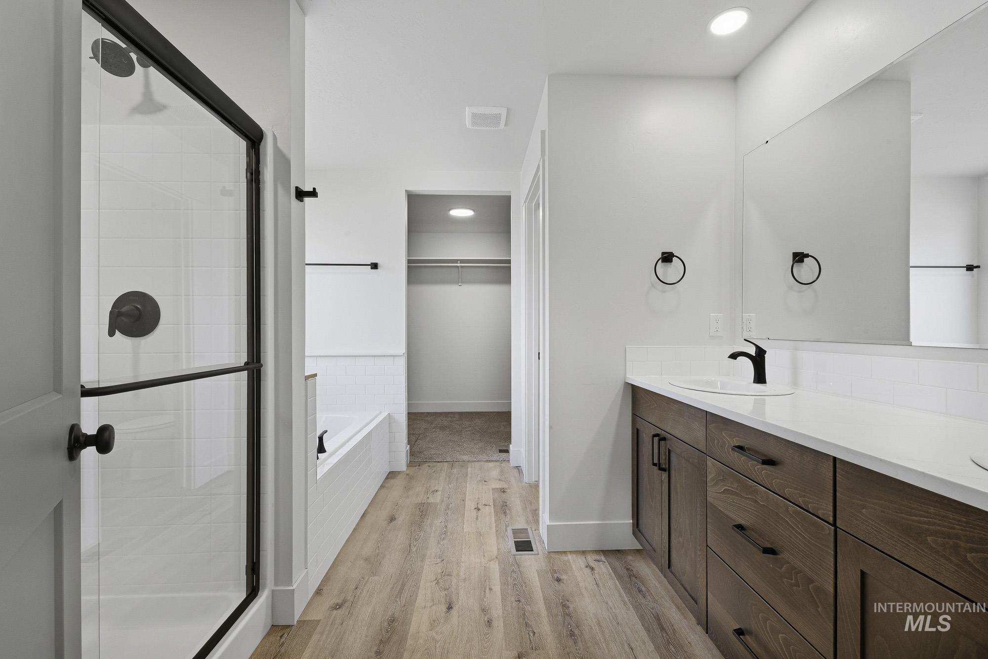1130 Velvet Loop Property Photo 30