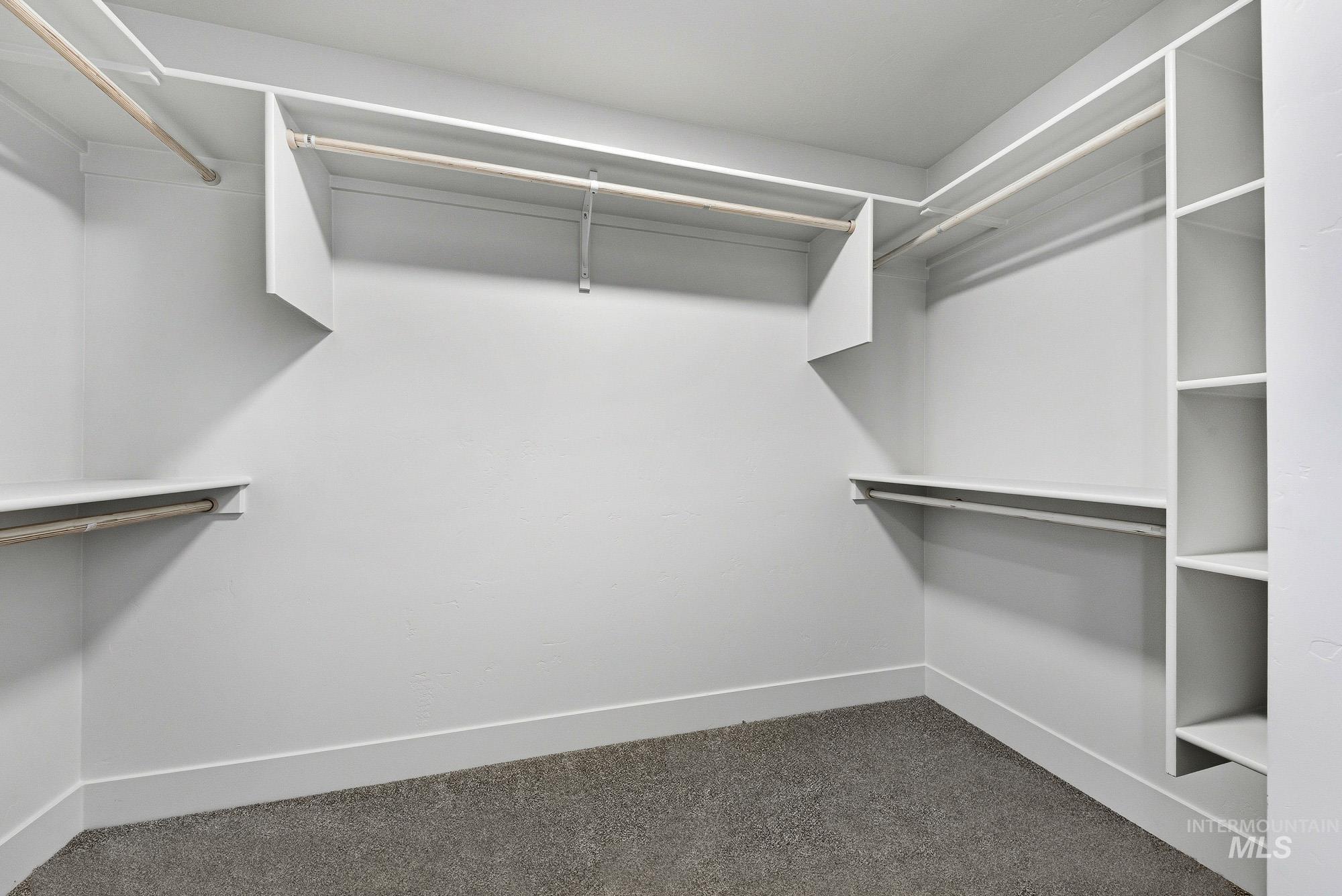 1130 Velvet Loop Property Photo 32