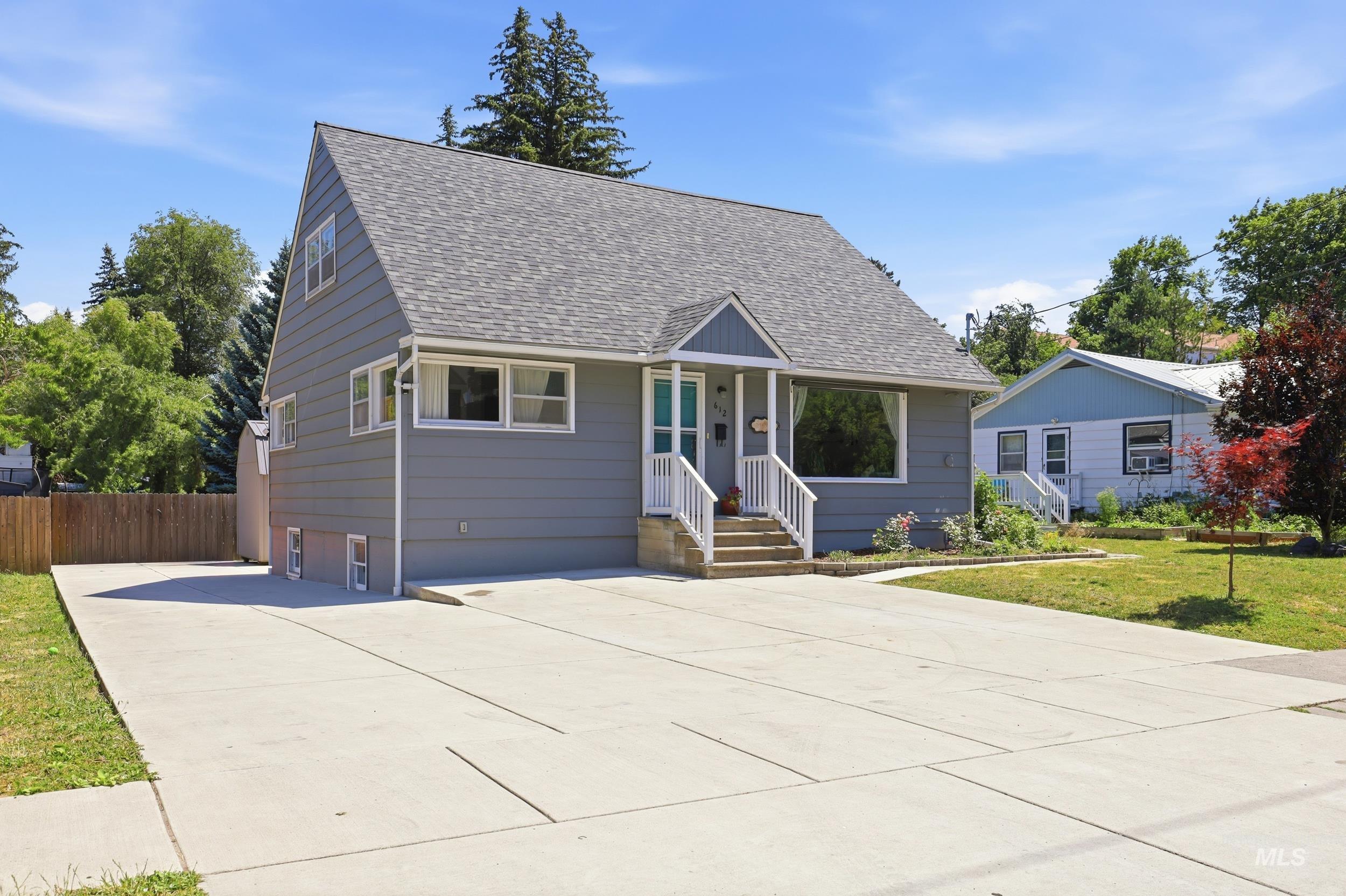 612 S Logan Property Photo 1
