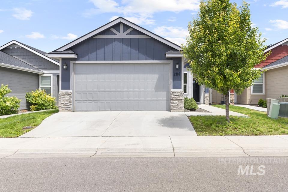 2116 W Bella