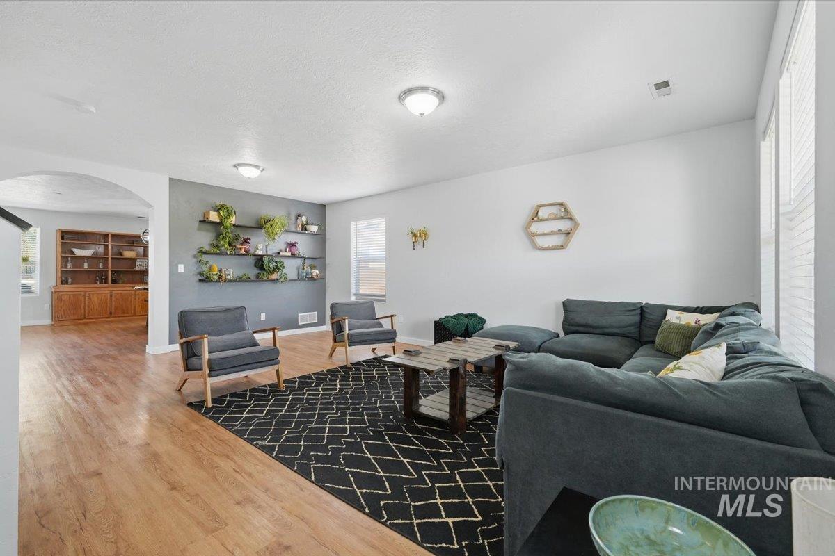 19098 Kenney Way Property Photo 3