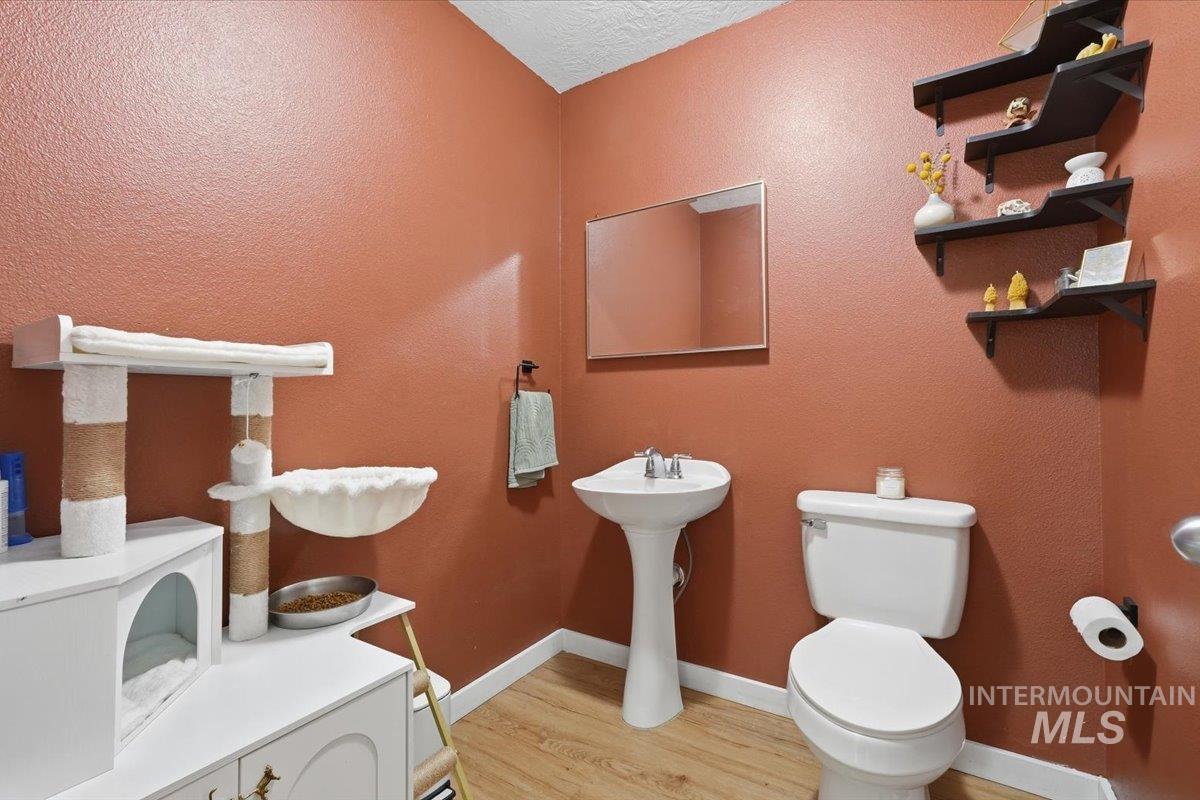 19098 Kenney Way Property Photo 5