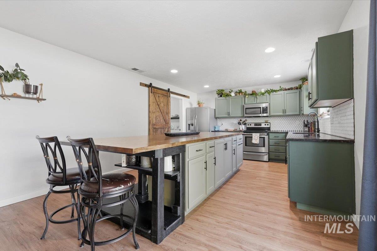 19098 Kenney Way Property Photo 8