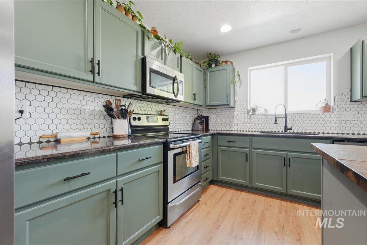 19098 Kenney Way Property Photo 9