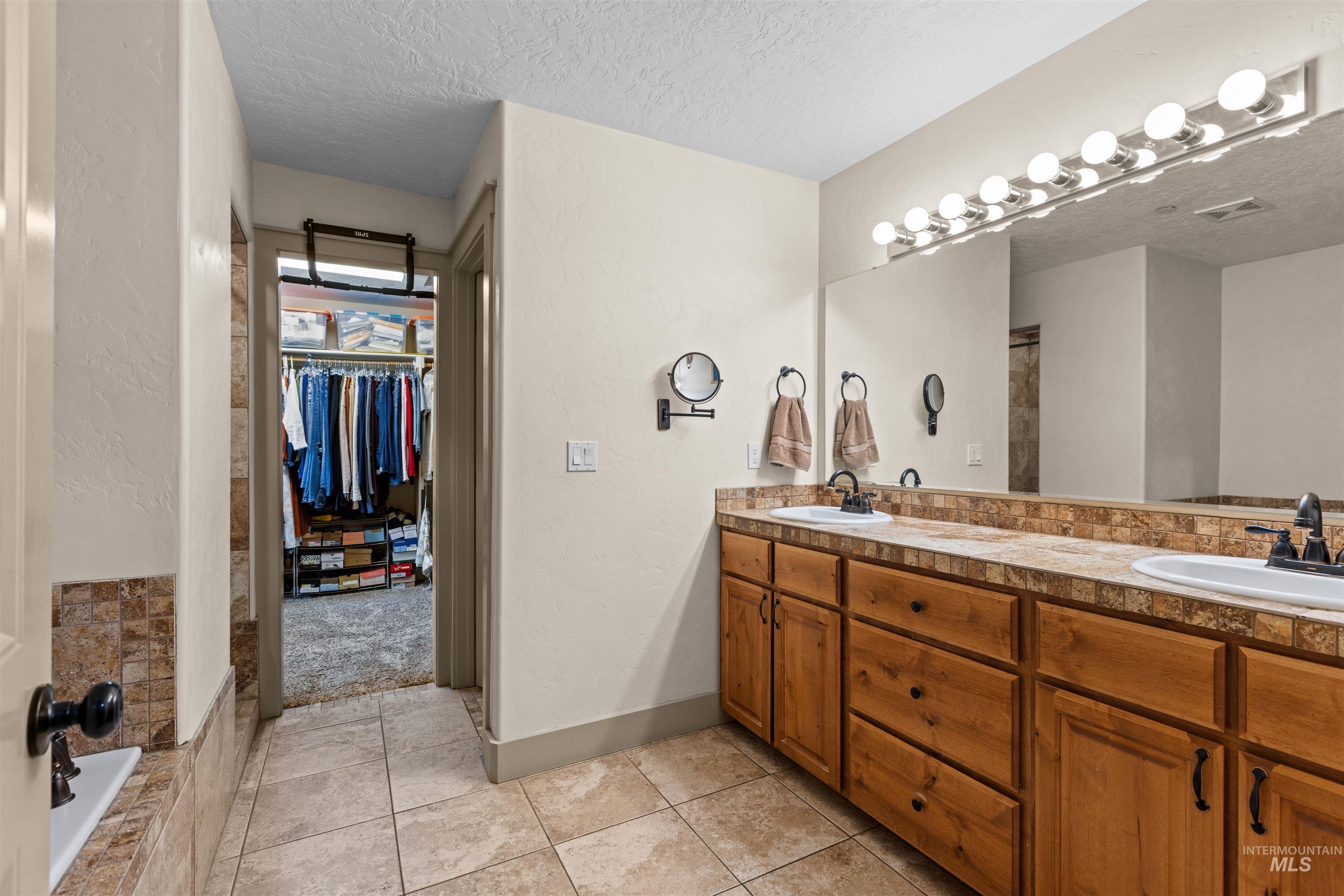 5209 Green Valley Place Property Photo 29