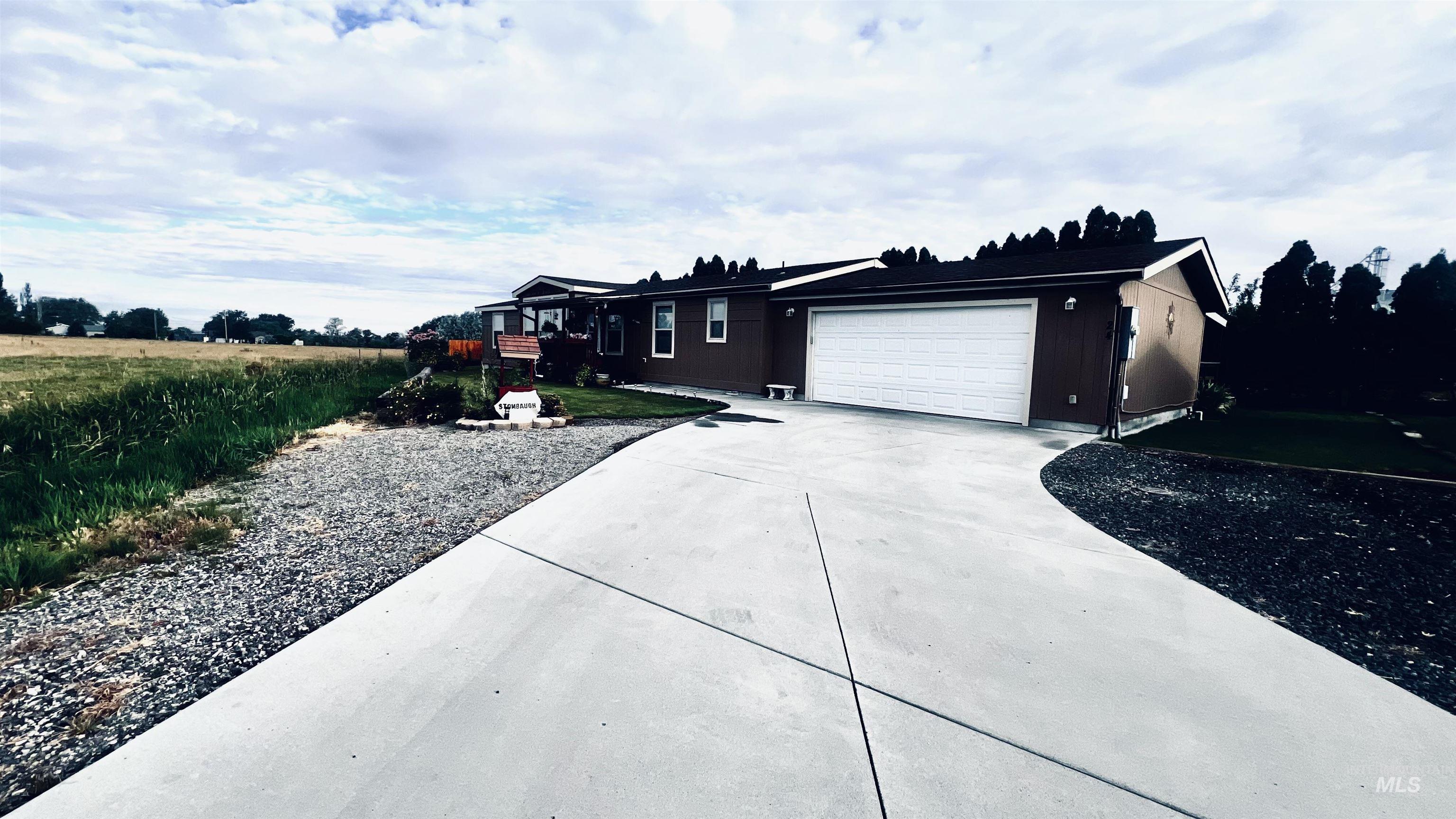 910 Moonglo Rd Property Photo 3