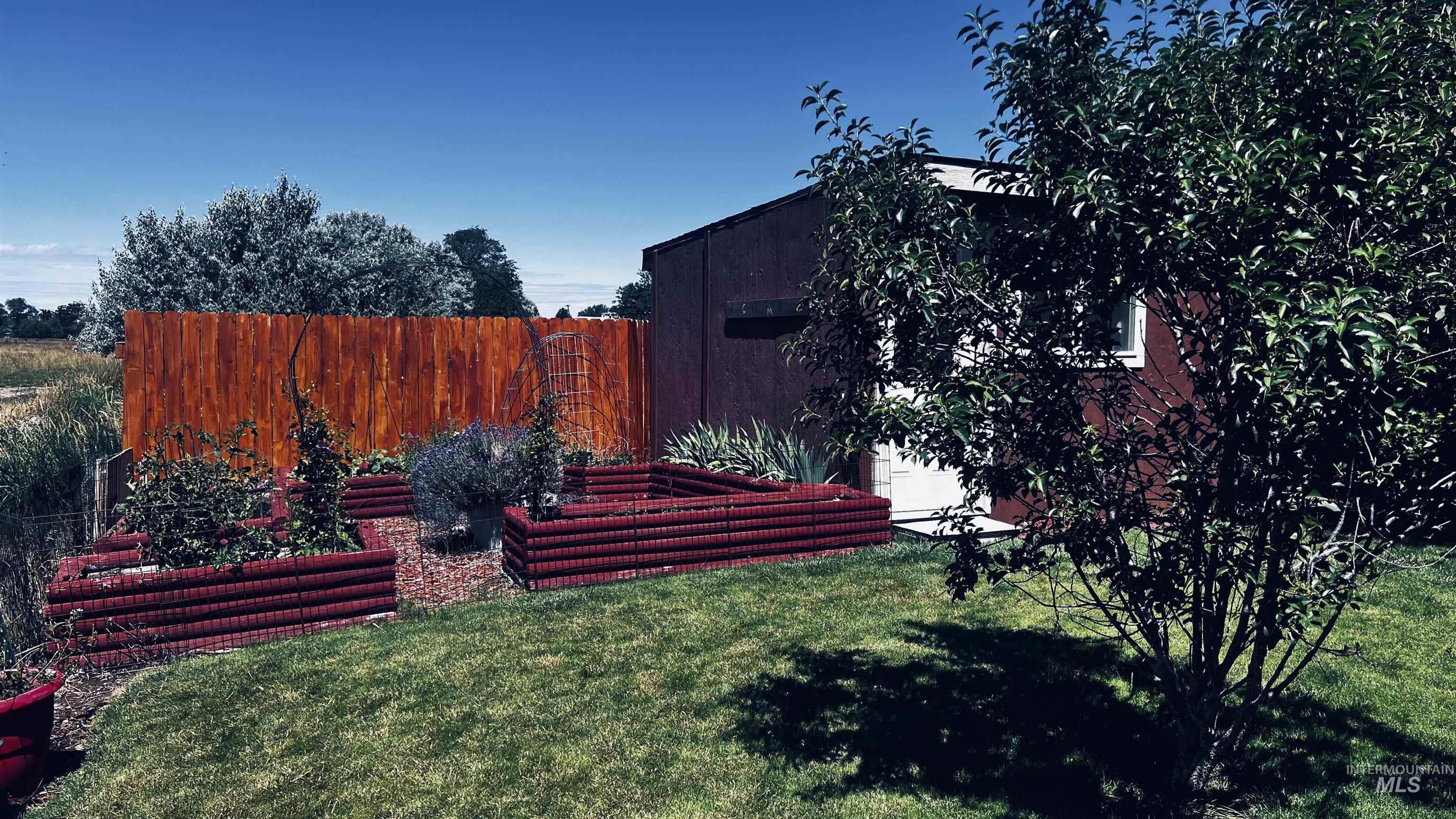 910 Moonglo Rd Property Photo 8