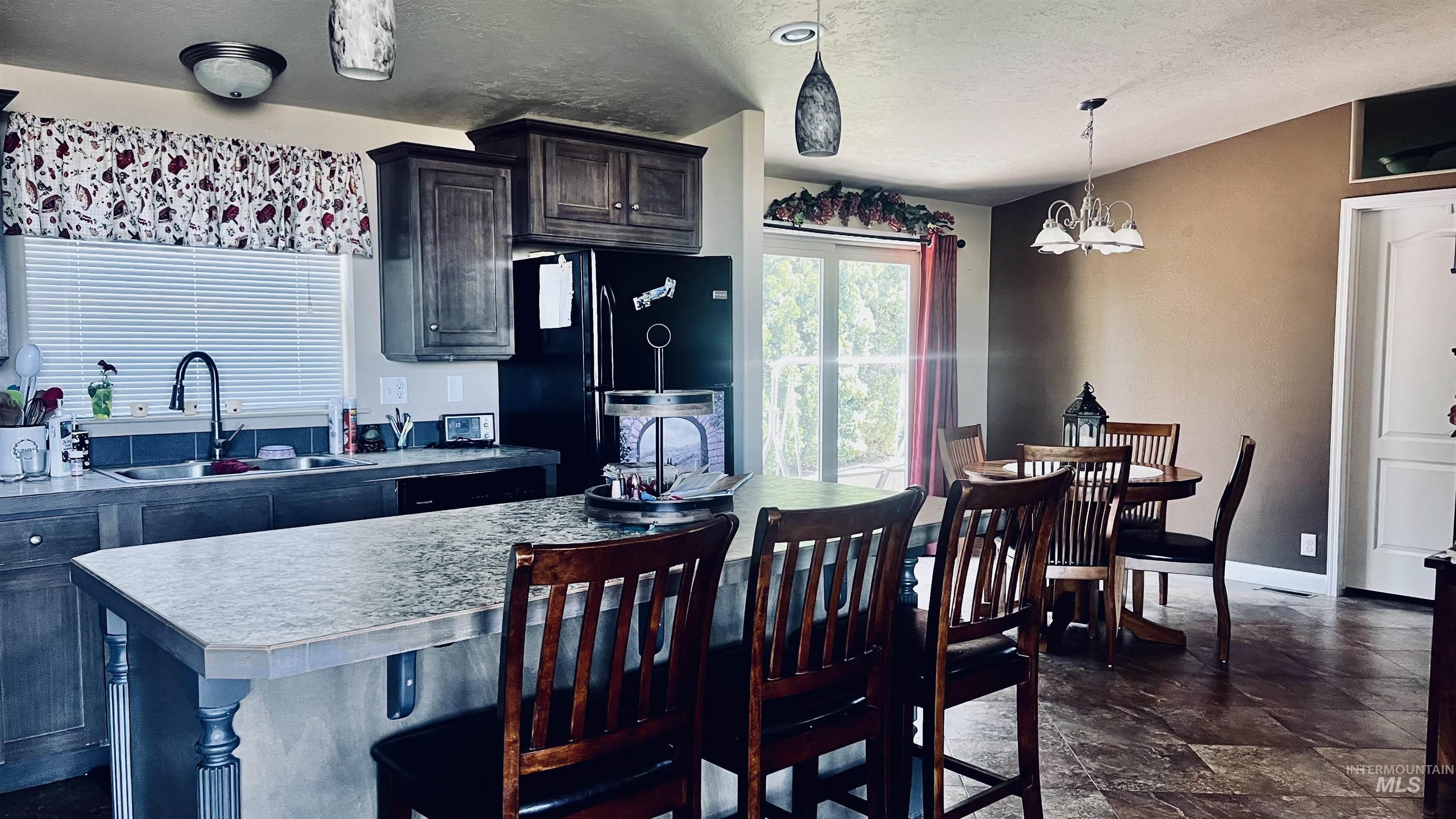 910 Moonglo Rd Property Photo 17