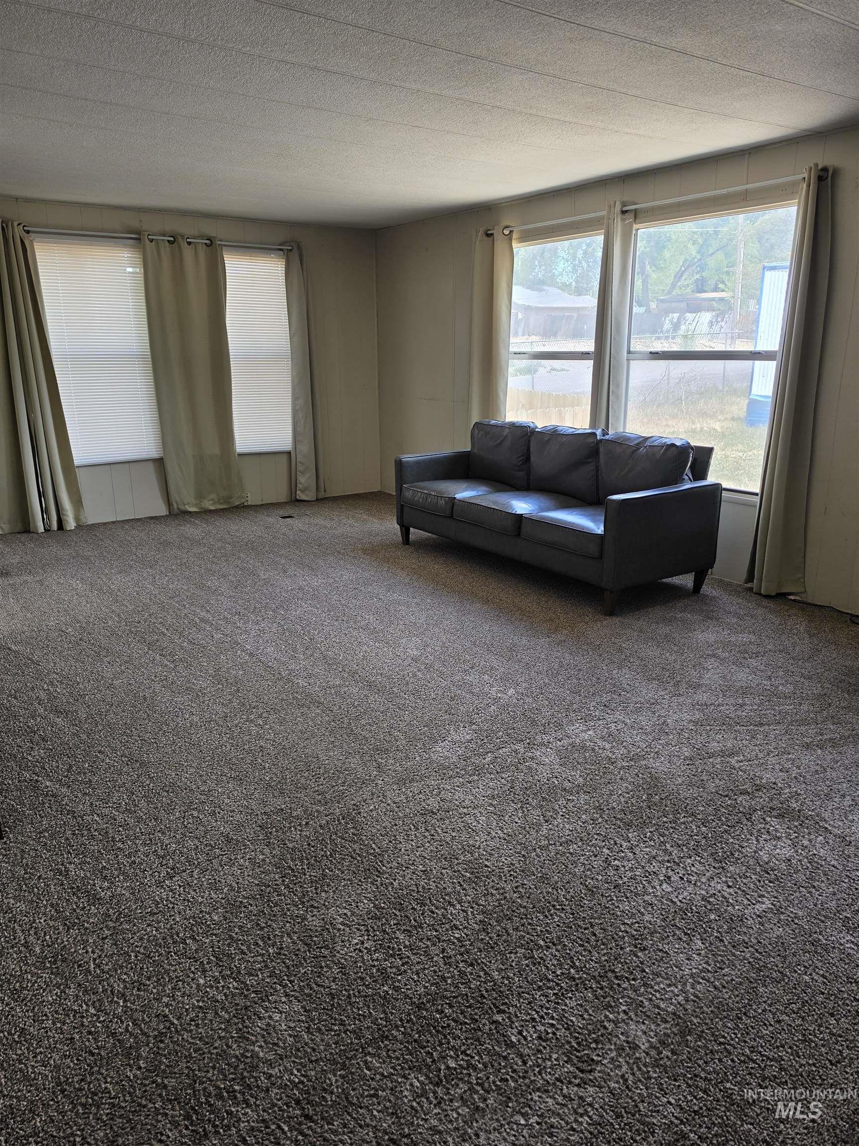 218 W Ave I Property Photo 2