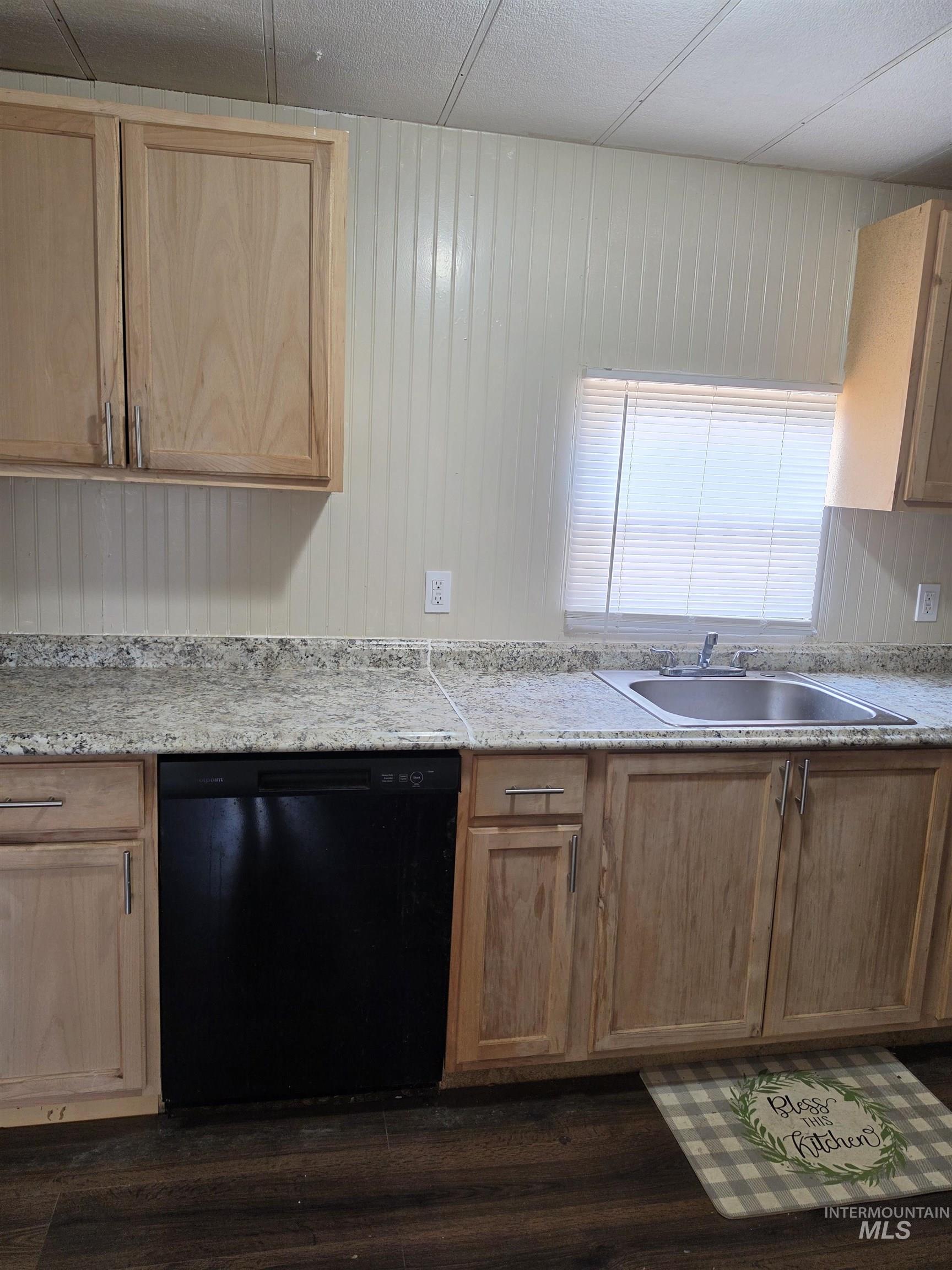 218 W Ave I Property Photo 9