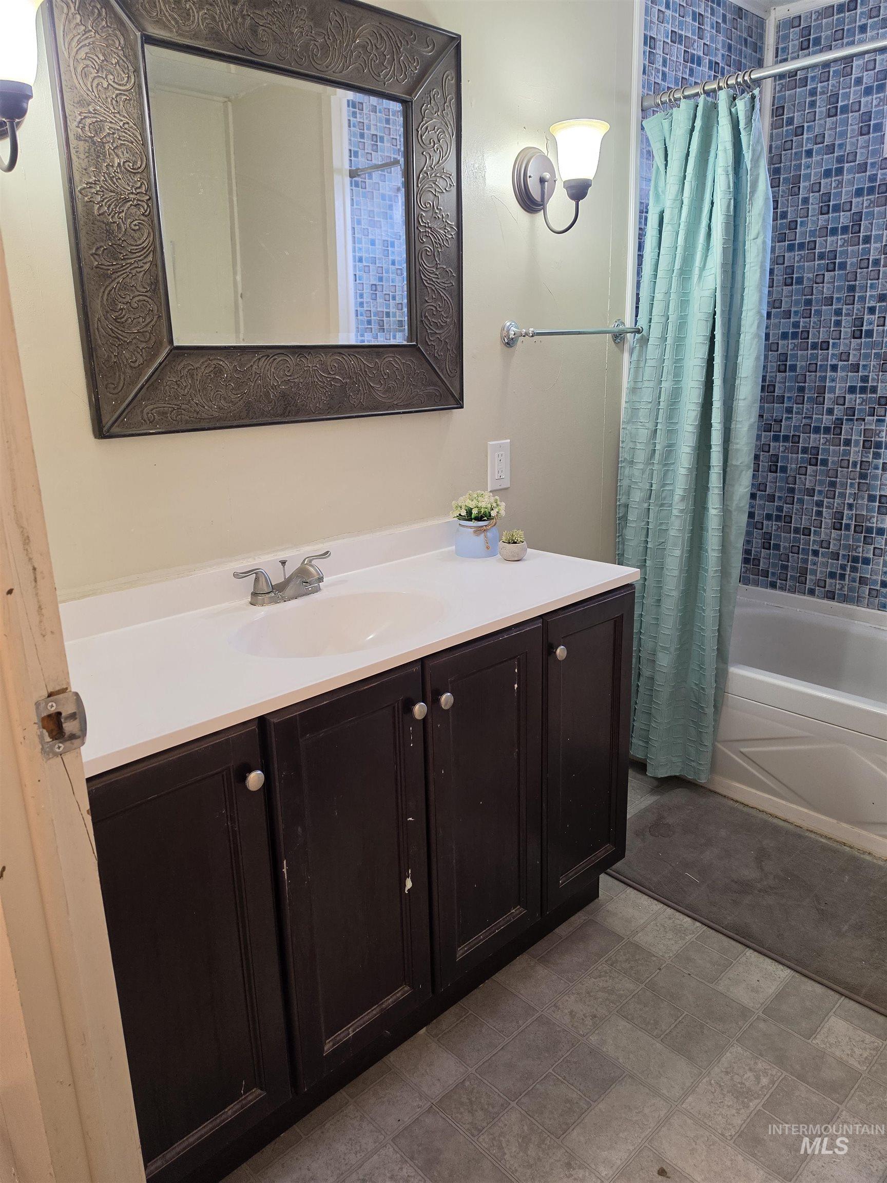 218 W Ave I Property Photo 18