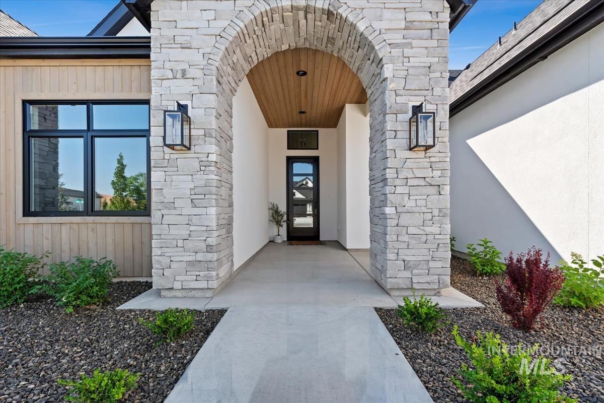 3632 N Harvest Moon Way Property Photo 3