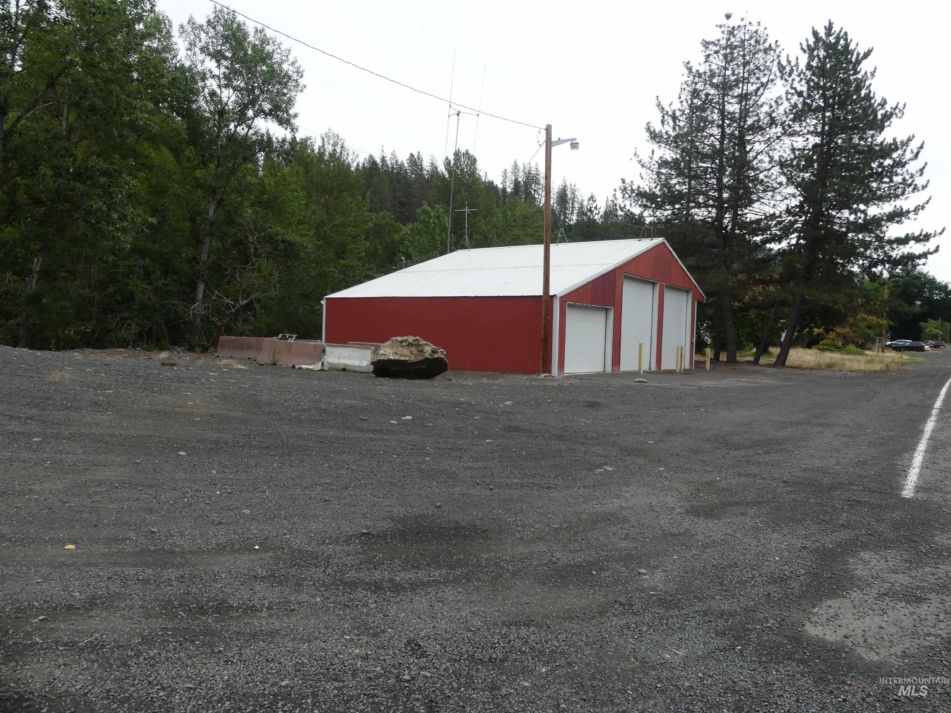 319 N Main St Property Photo 2