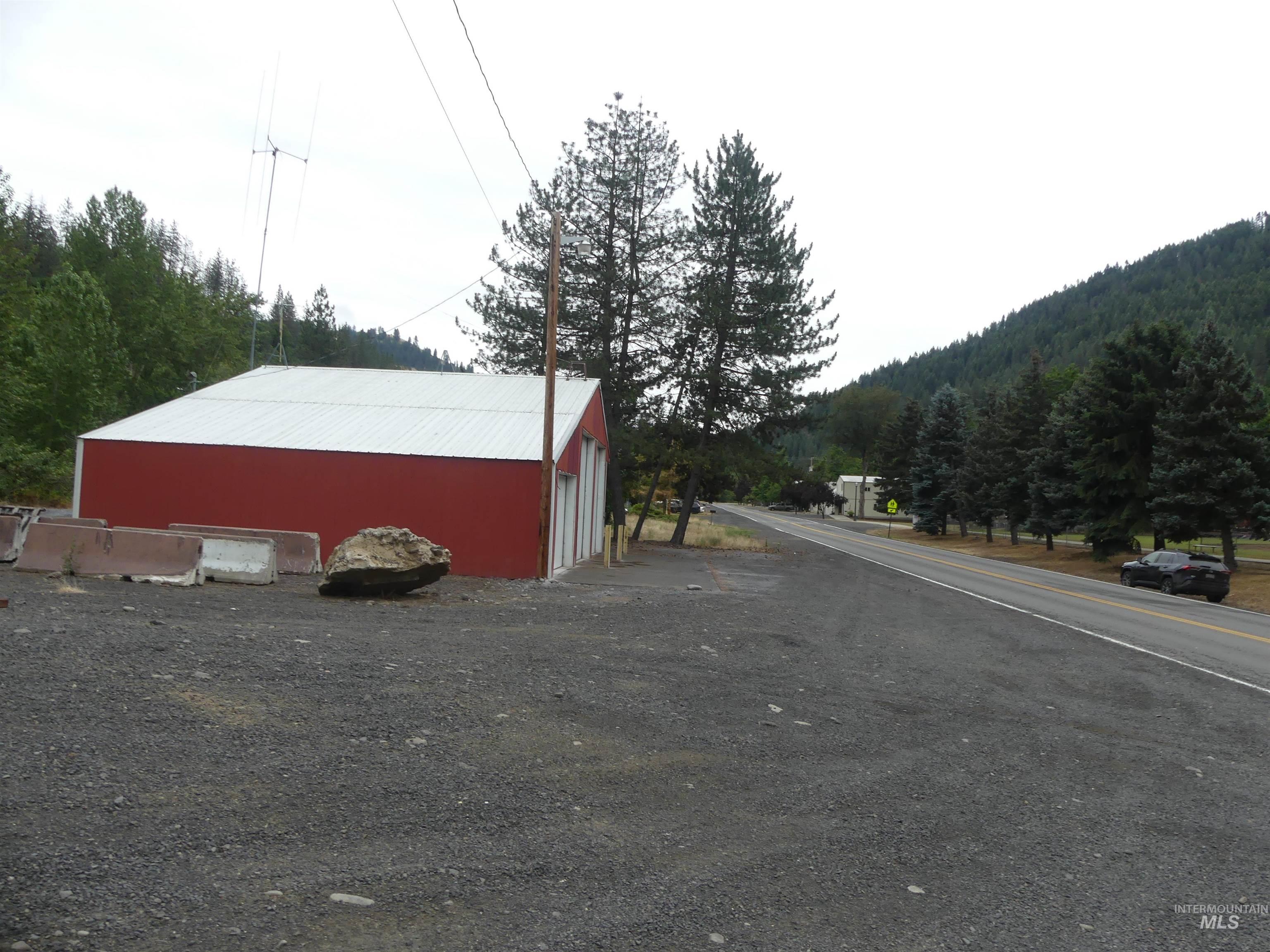 319 N Main St Property Photo 4
